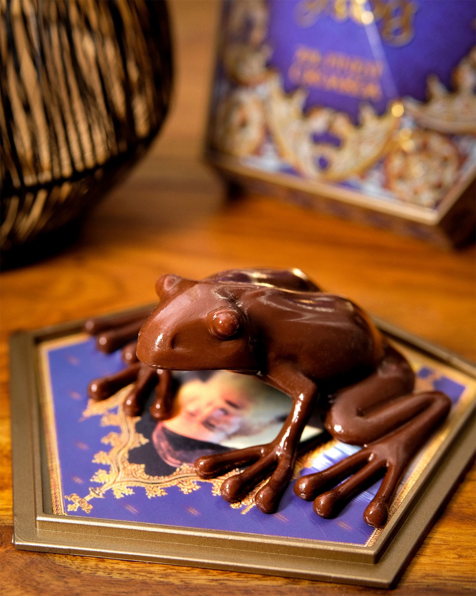 Figurine Grenouille en chocolat avec carte à collectionner Réplique