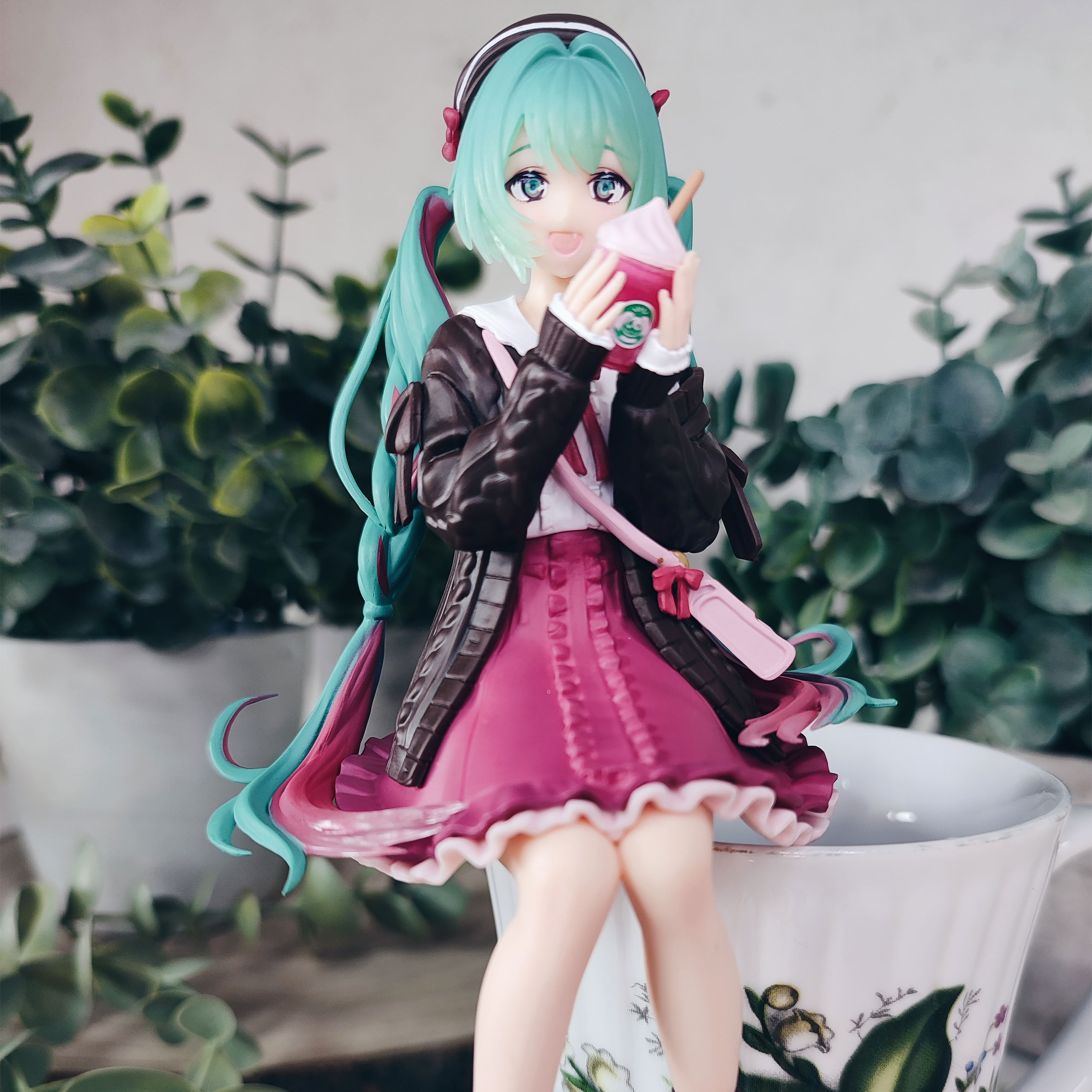 Hatsune Miku - Autumn Date Pink Noodle Stopper Figure