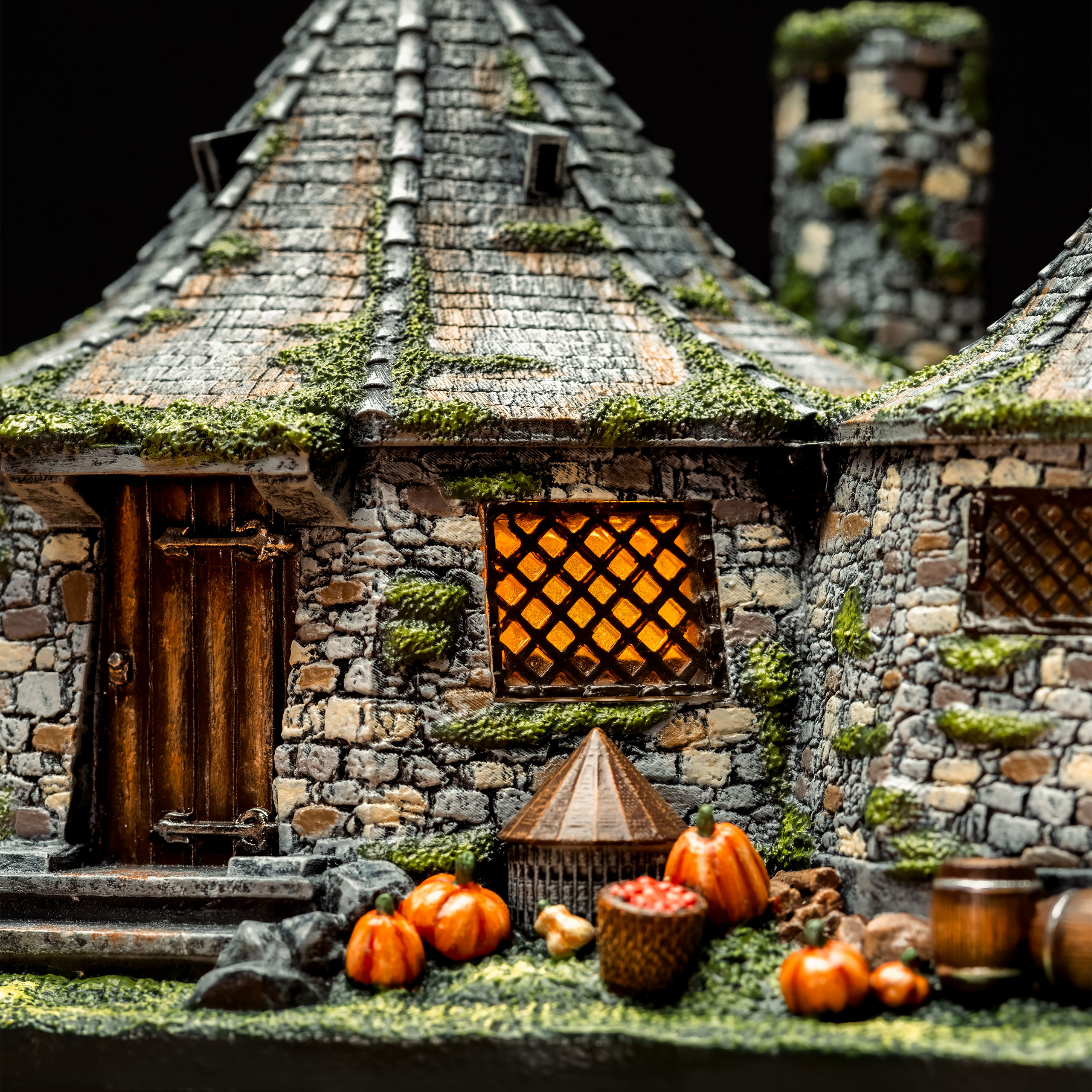 Harry Potter - Hagrids Hütte Miniatur Replik mit LED Leuchtfunktion