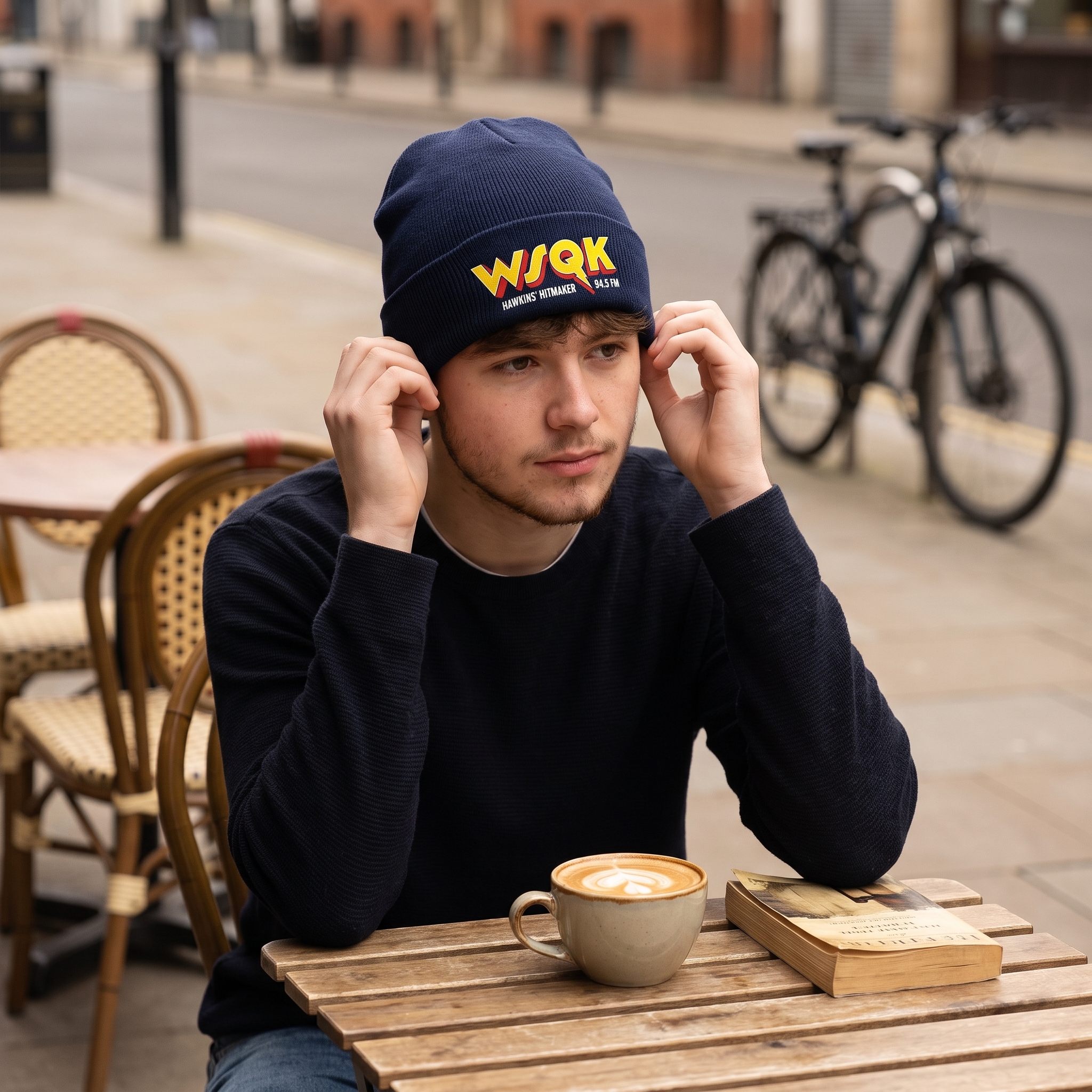 Stranger Things - Gorro WSQK Hawkins Hitmaker