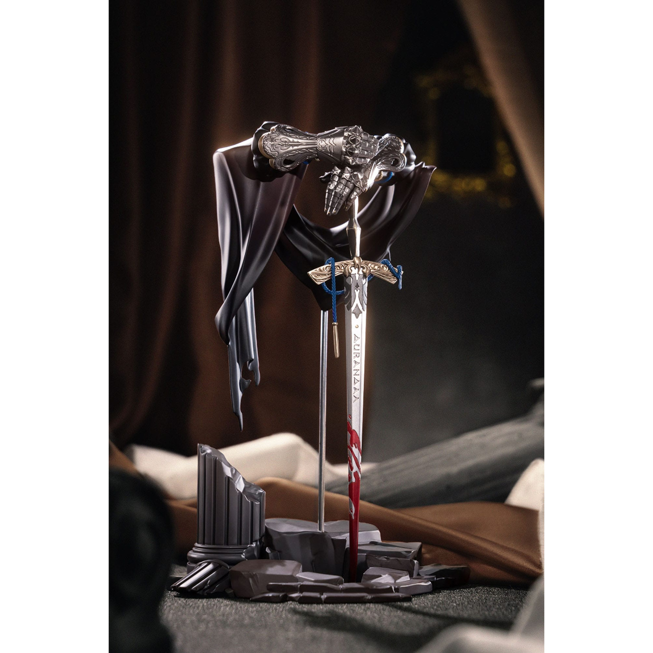 Reverse: 1999 Limepie Series PVC Statue Knight 17 cm