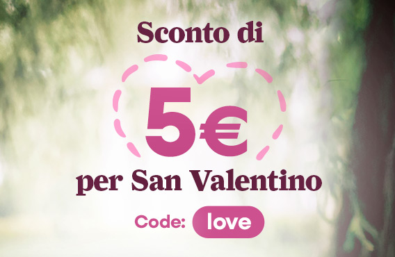 Sconto di 5€ per San Valentino con simbolo a cuore su sfondo naturale sfocato.