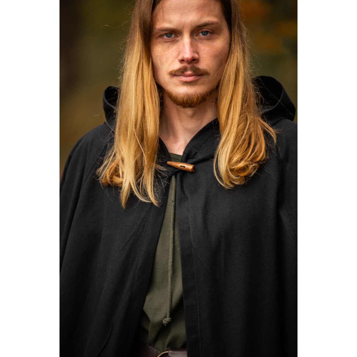 Capa medieval Johannes negra