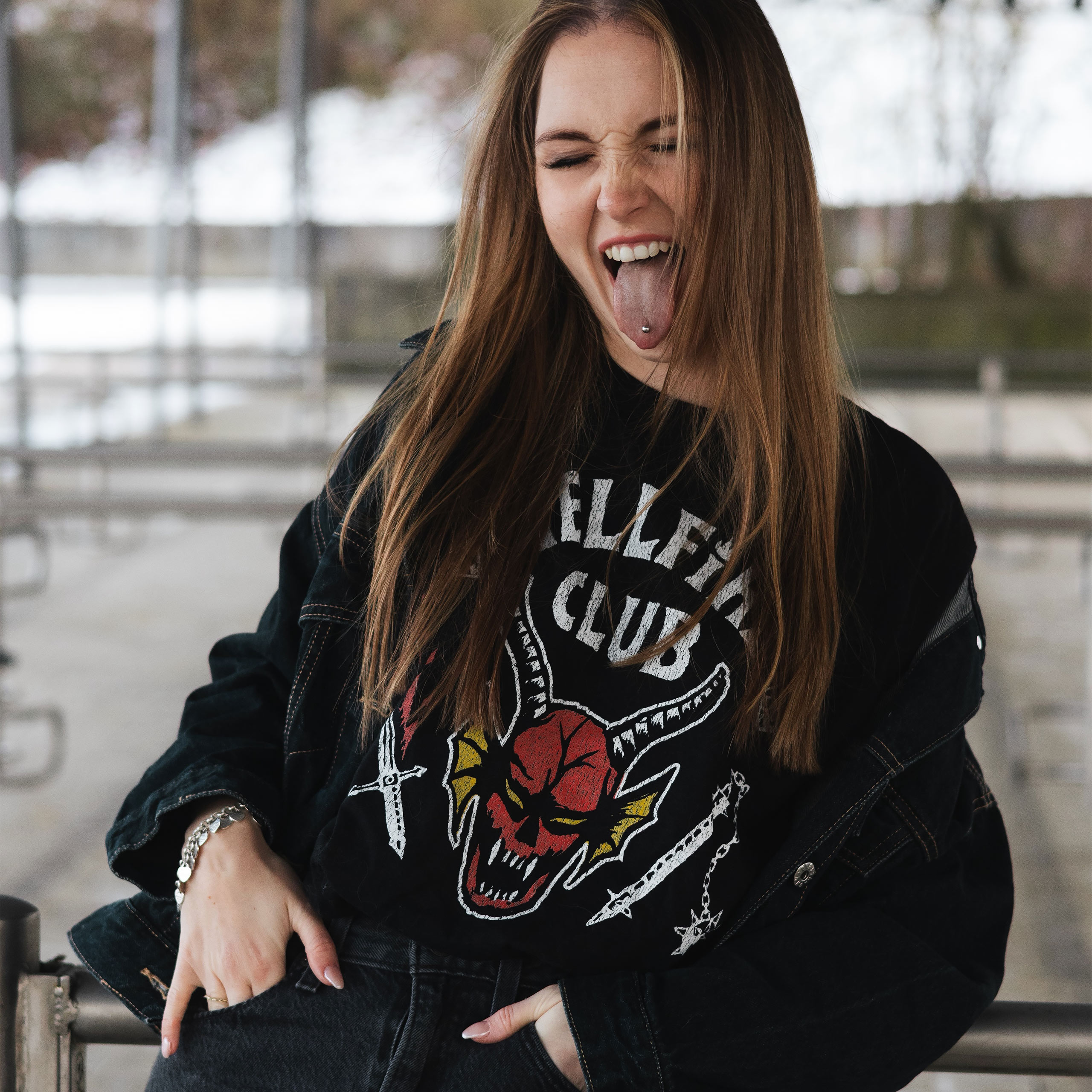 Stranger Things - Camiseta negra con logotipo del Club Hellfire