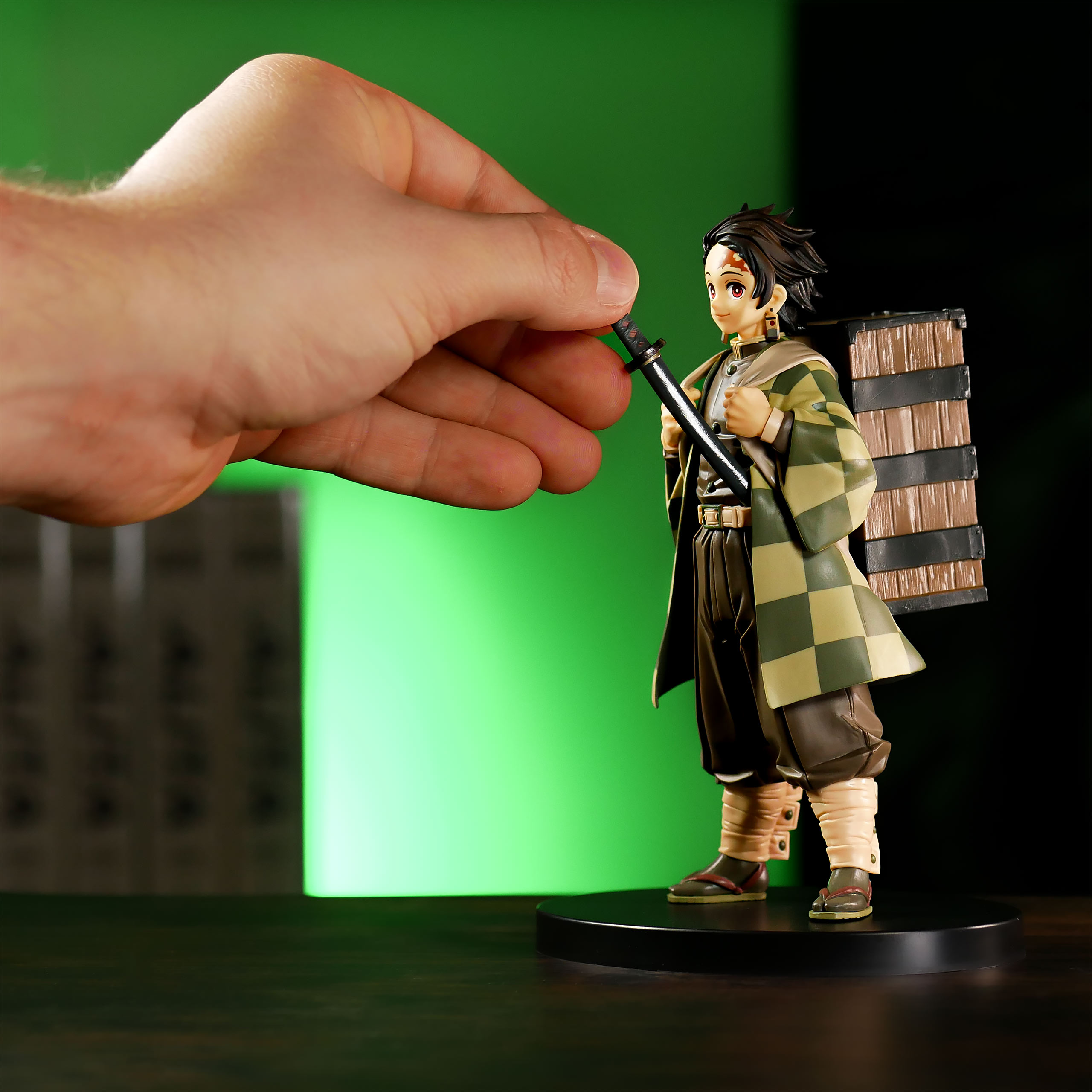 Demon Slayer - Tanjiro Kamado avec Figurine de Nezuku en Boîte 16,5 cm