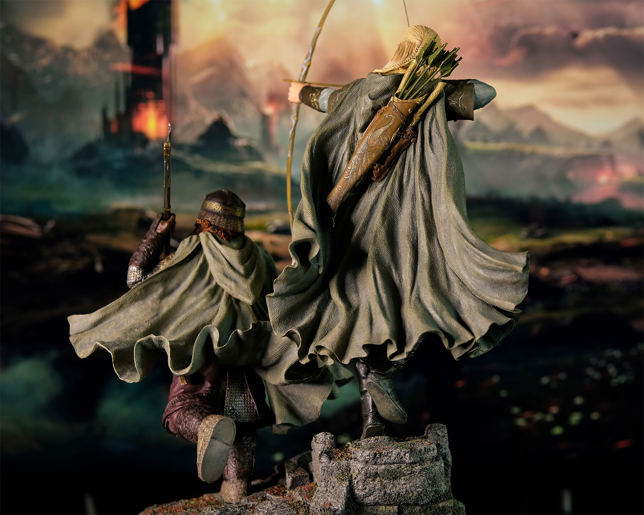 Lord of the Rings - Legolas and Gimli Deluxe Figure 46 cm