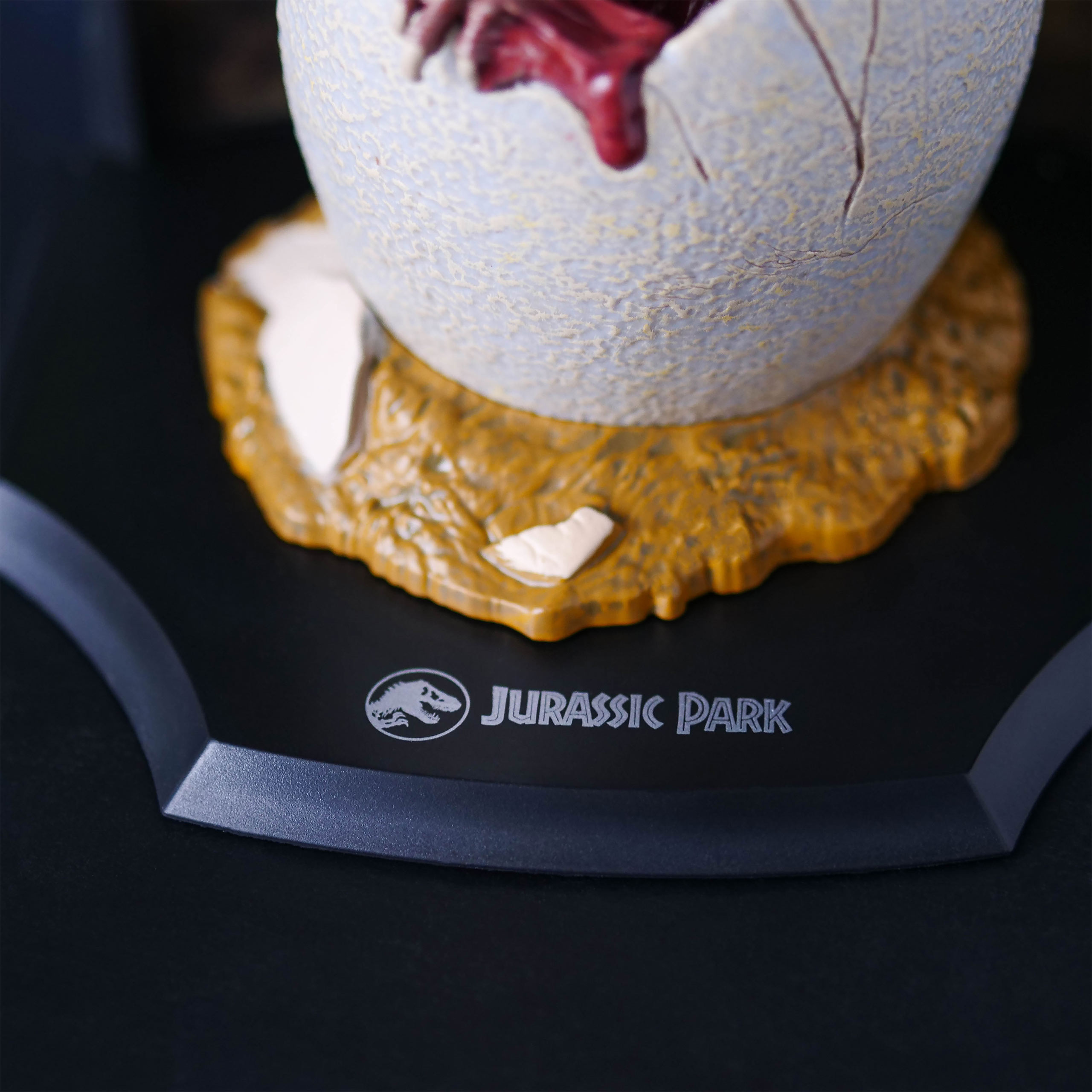 Jurassic Park - Baby Velociraptor Ei Diorama Figuur