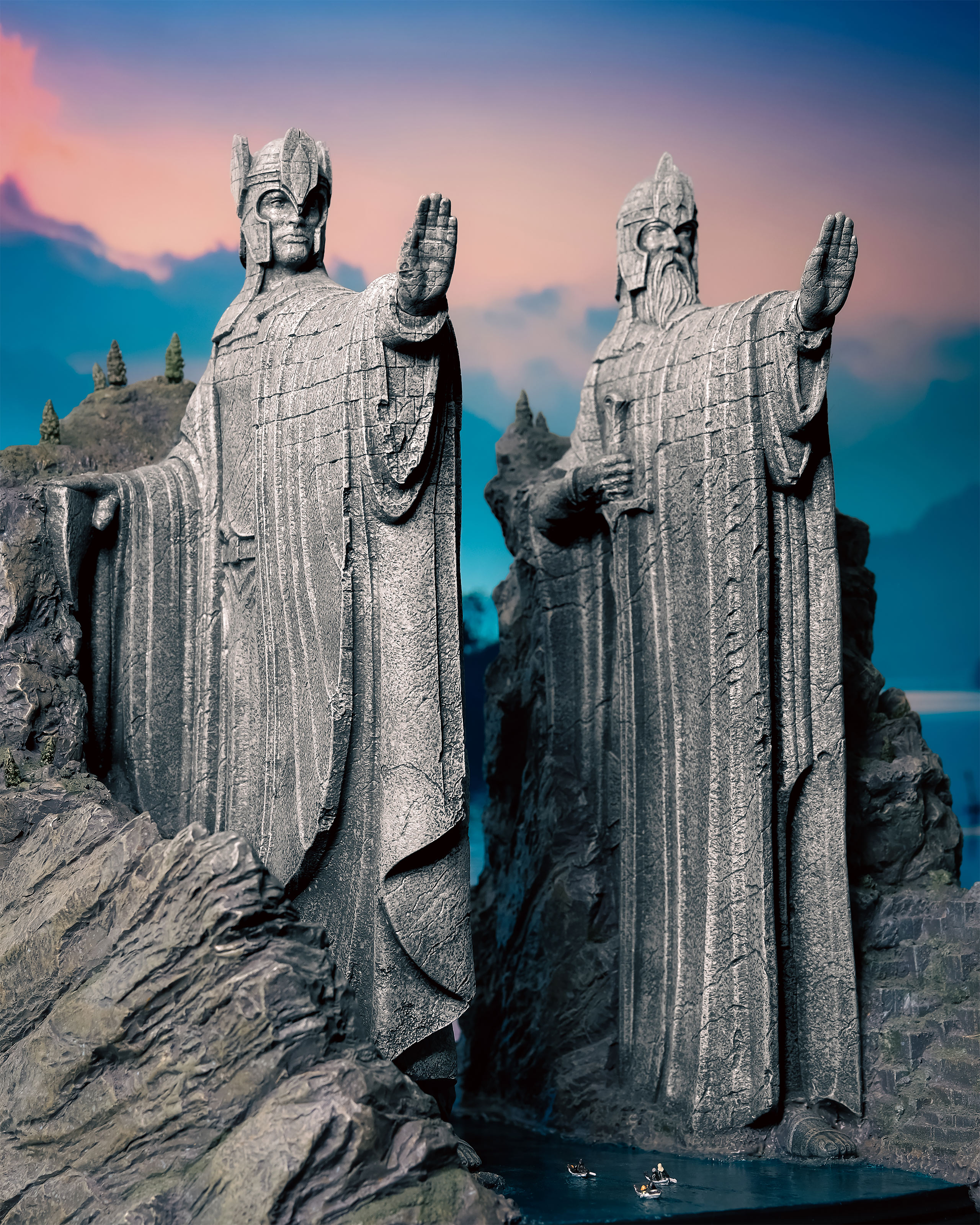 Lord of the Rings - Argonath Environment Figure Deluxe 34 cm
