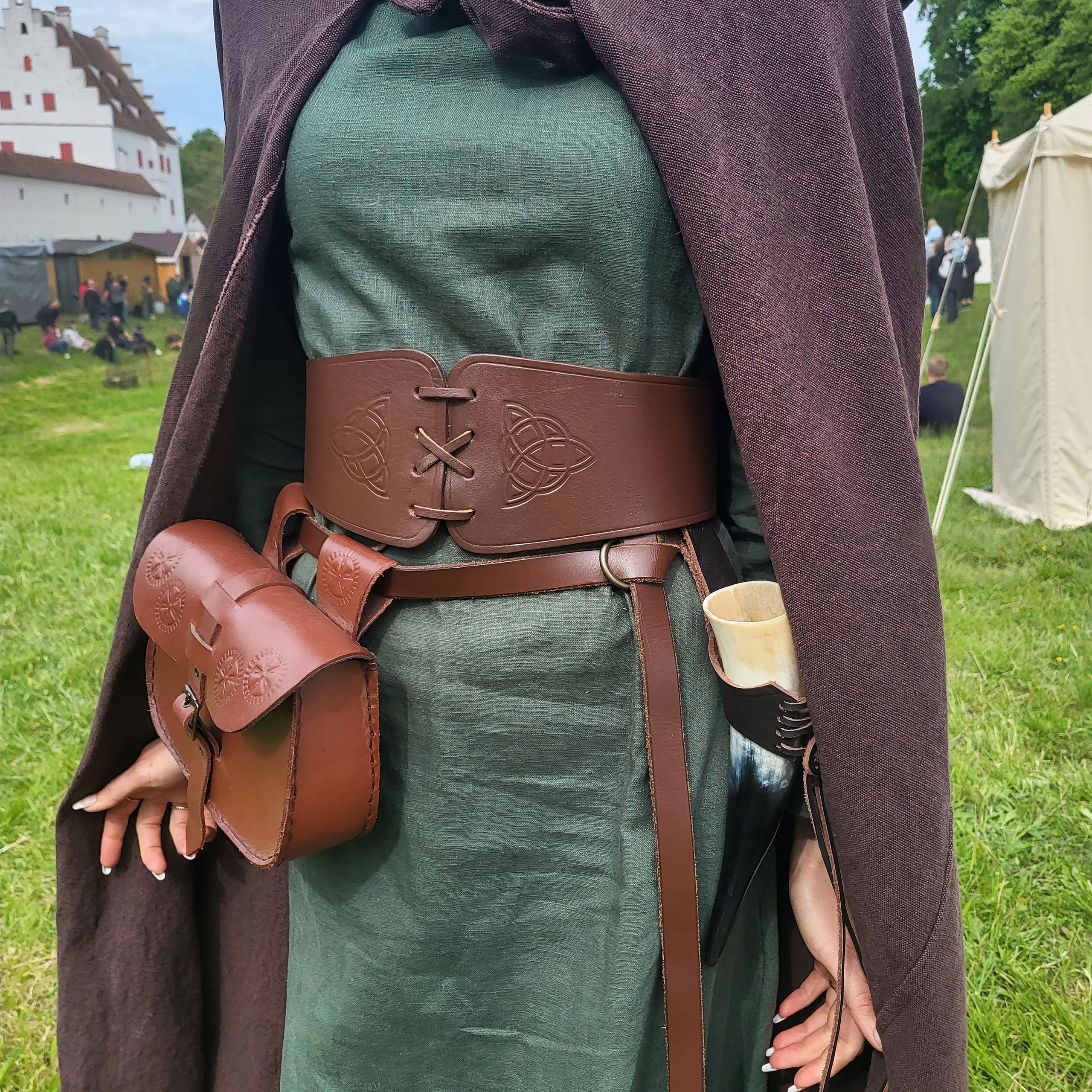 Cinturón corsé medieval Alana con grabado celta marrón