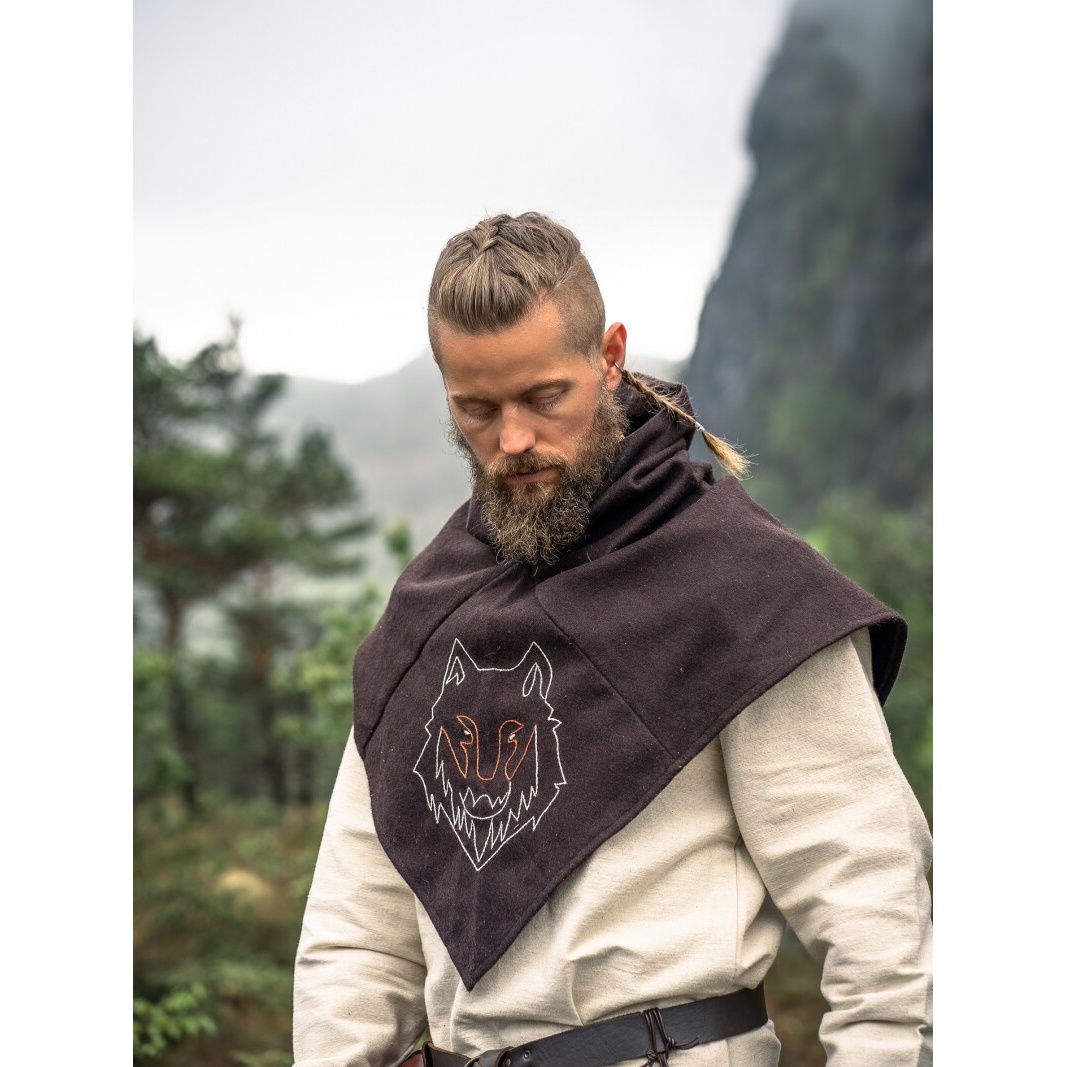 Średniowieczna gugl Tyr z haftem wilka brązowa