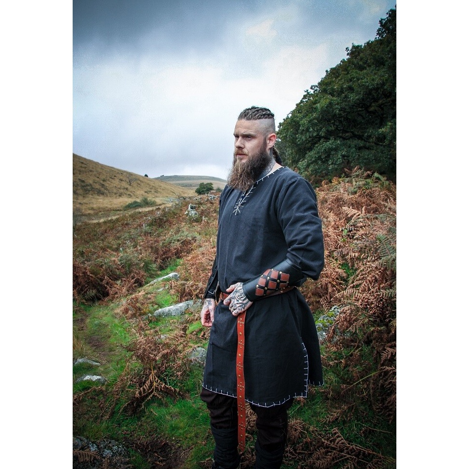 Medeltida läderarmskena Orm svart-brun