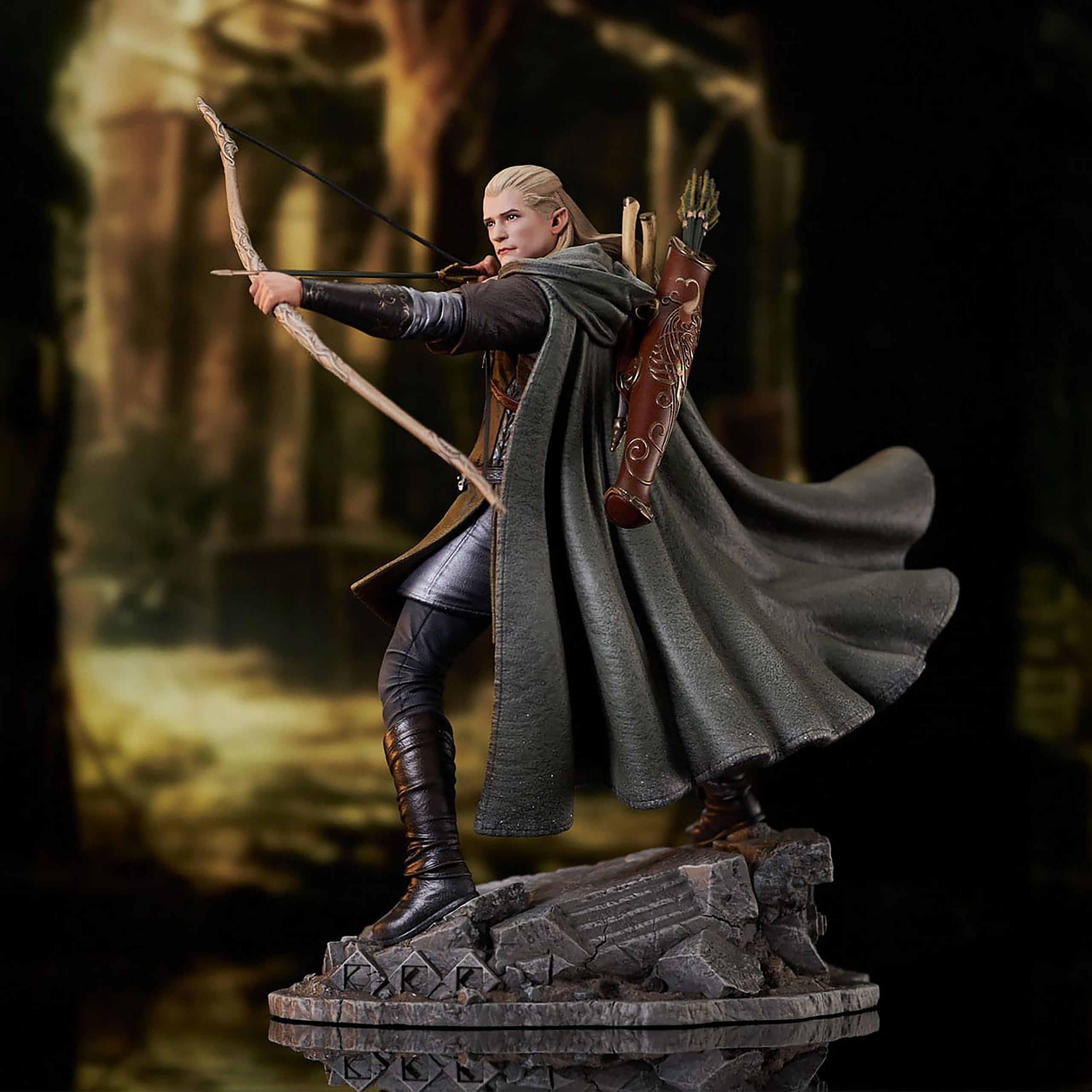 Heer der Ringen - Legolas Deluxe Gallery Standbeeld