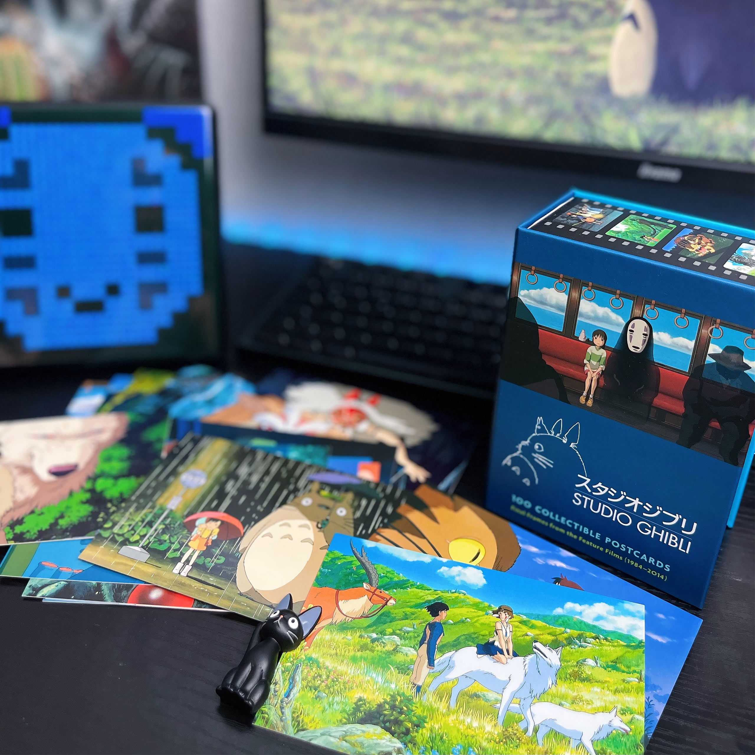 Studio Ghibli - 100 Cartes Postales dans une Boîte Cadeau