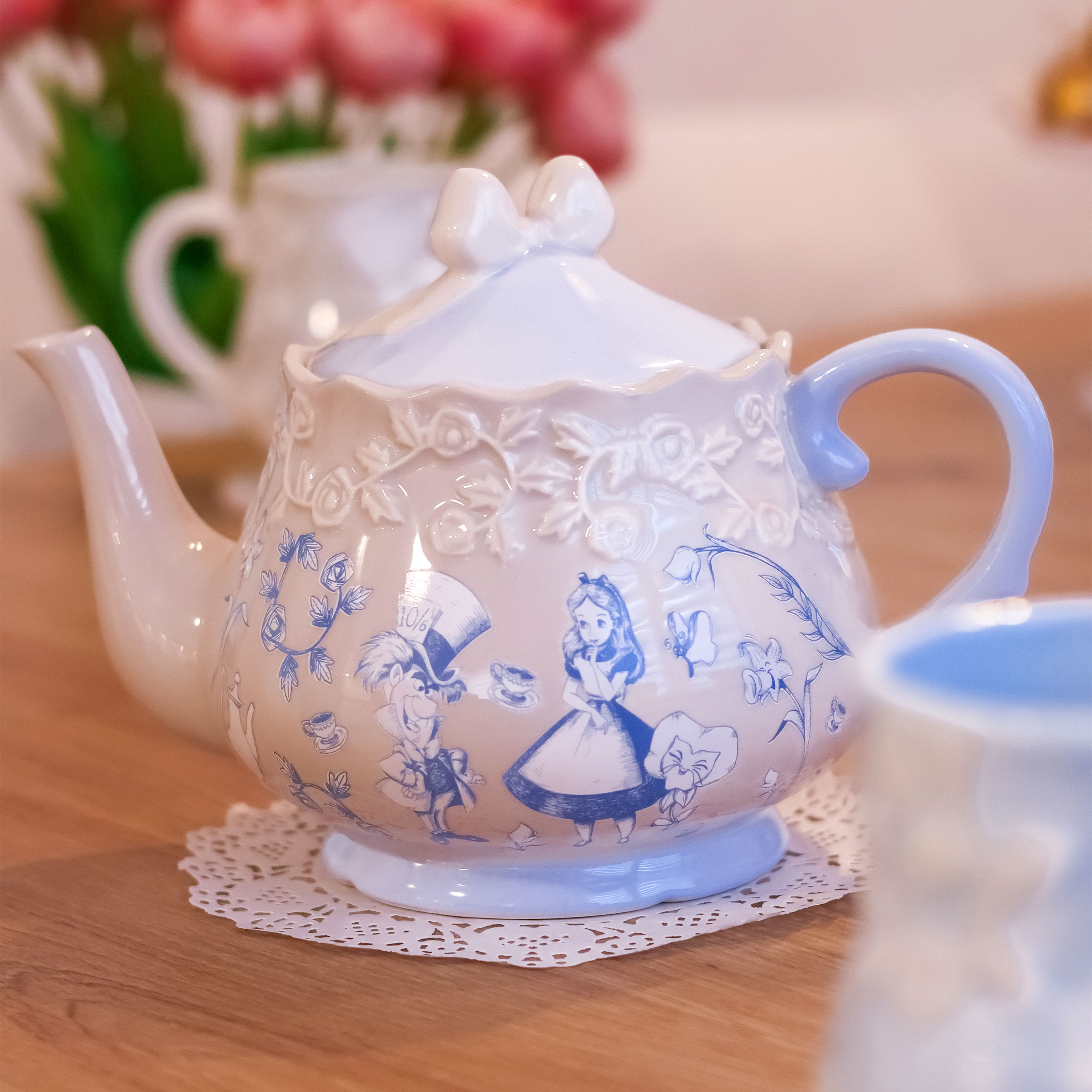 Alice in Wonderland - Mad Hatter and Alice Teapot