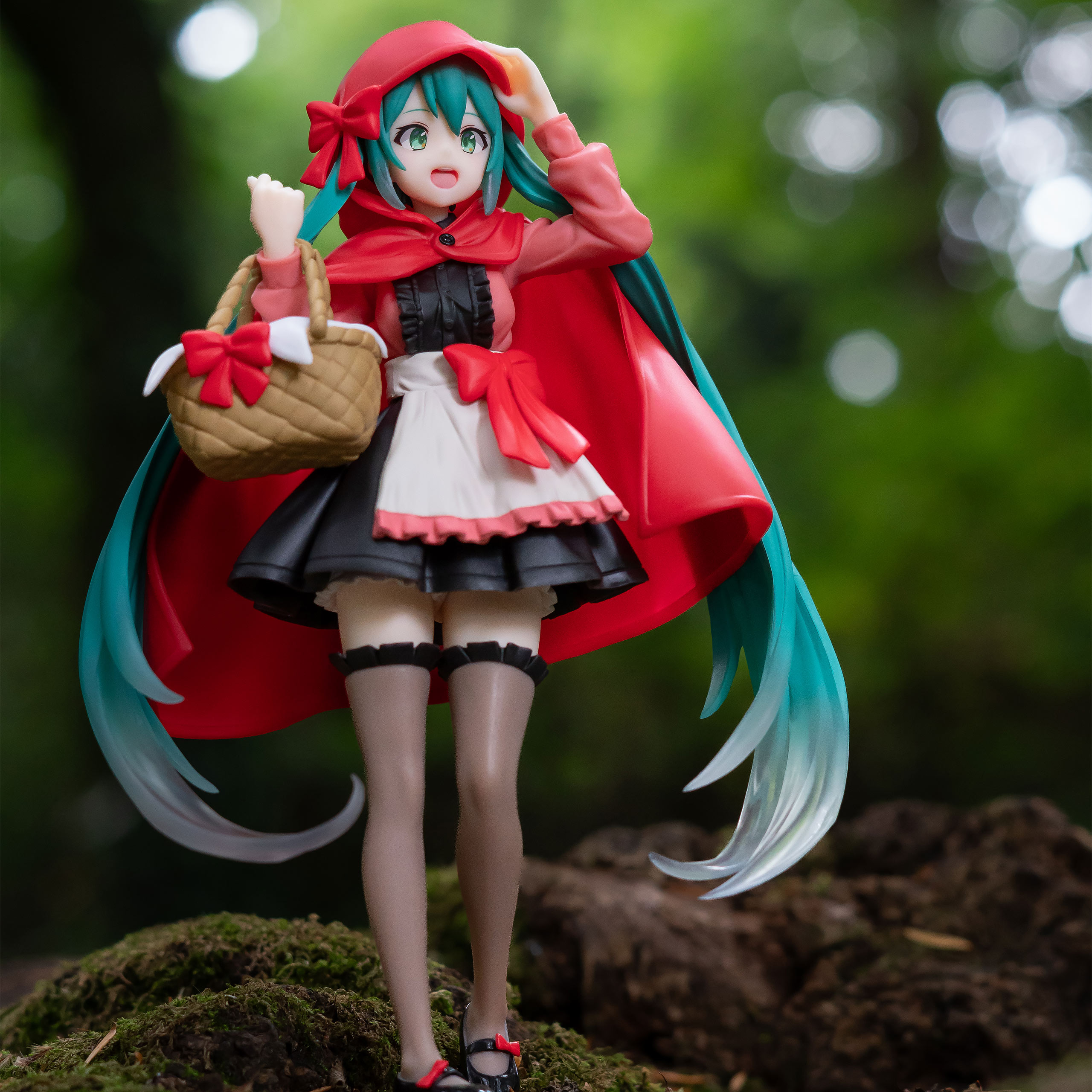 Hatsune Miku - Figurine Wonderland Version Petit Chaperon Rouge