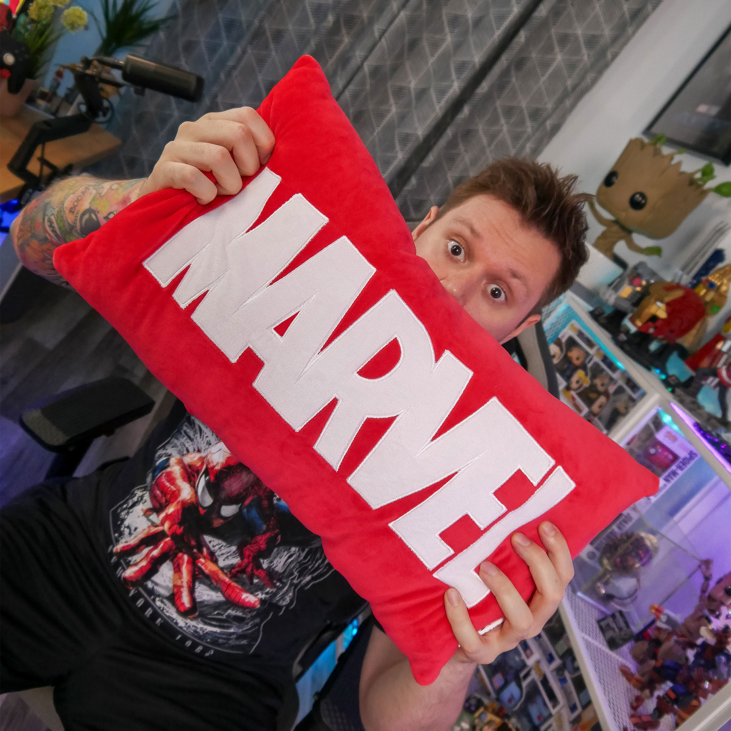 Marvel - Logo Pillow red