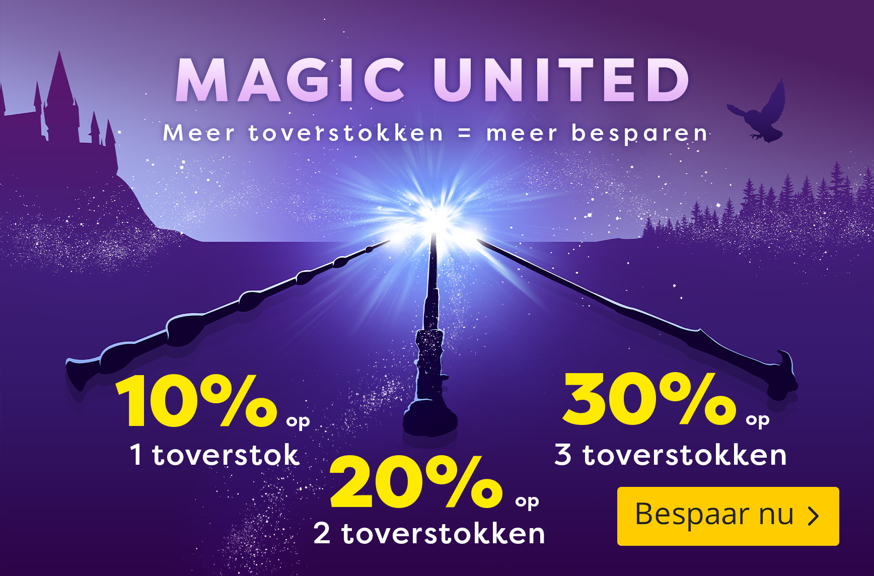 Drie gekruiste toverstokken met magisch licht. Tekst: Magic United, meer toverstokken betekent meer korting. 10% op 1 toverstaf, 20% op 2 toverstokken, 30% op 3 toverstokken.