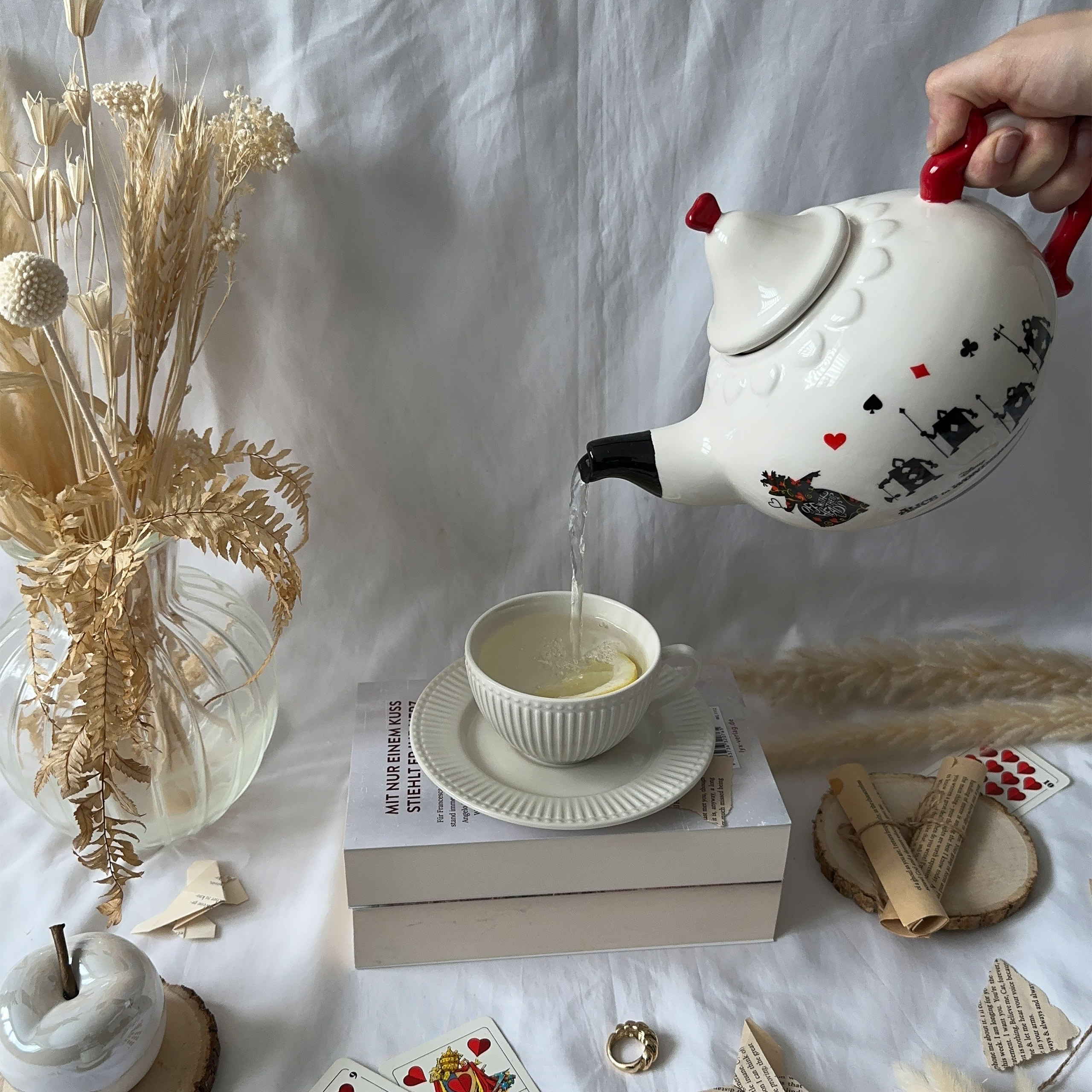 Alice im Wunderland - Herzkönigin Teekanne mit Untertasse