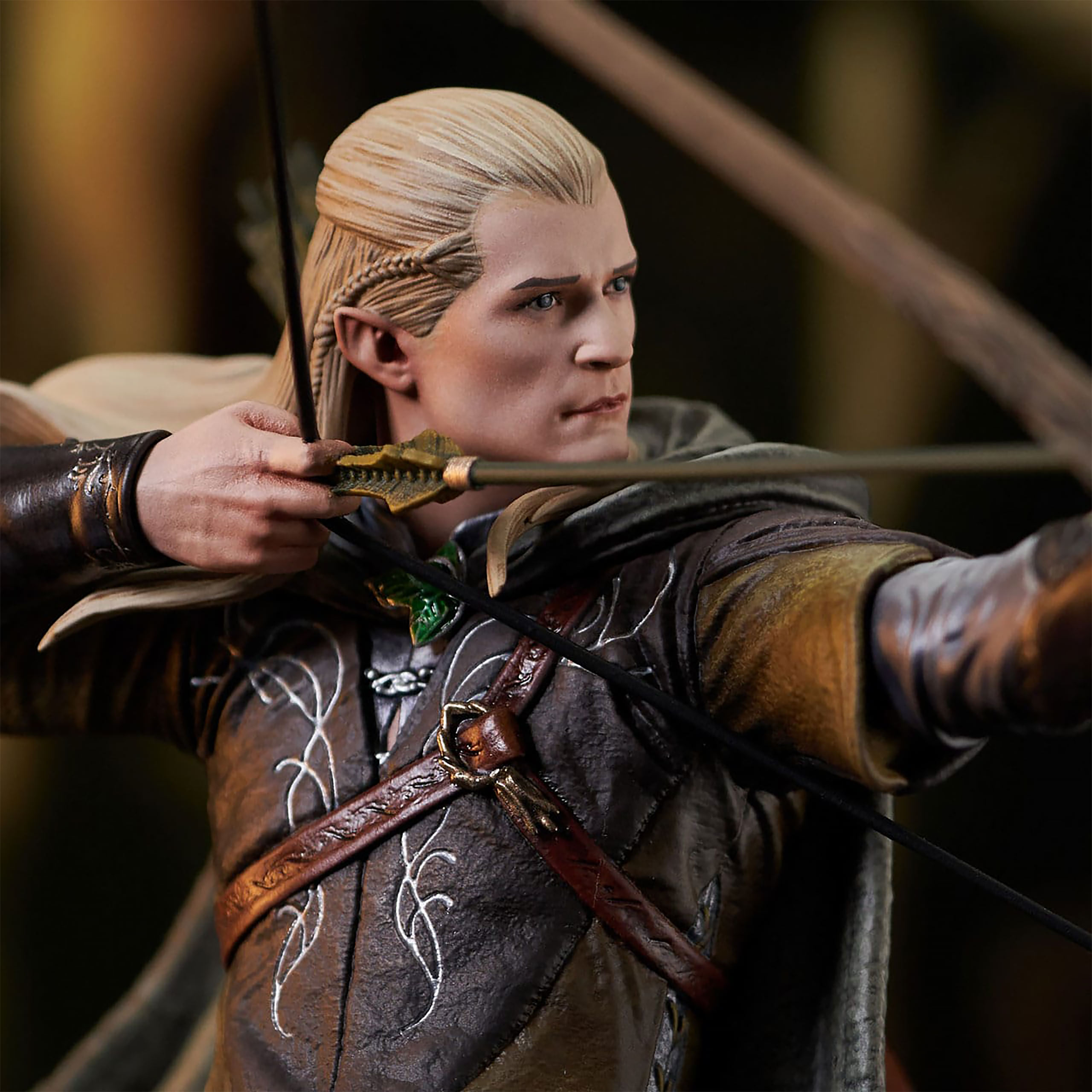 Lord of the Rings - Legolas Deluxe Gallery Statue