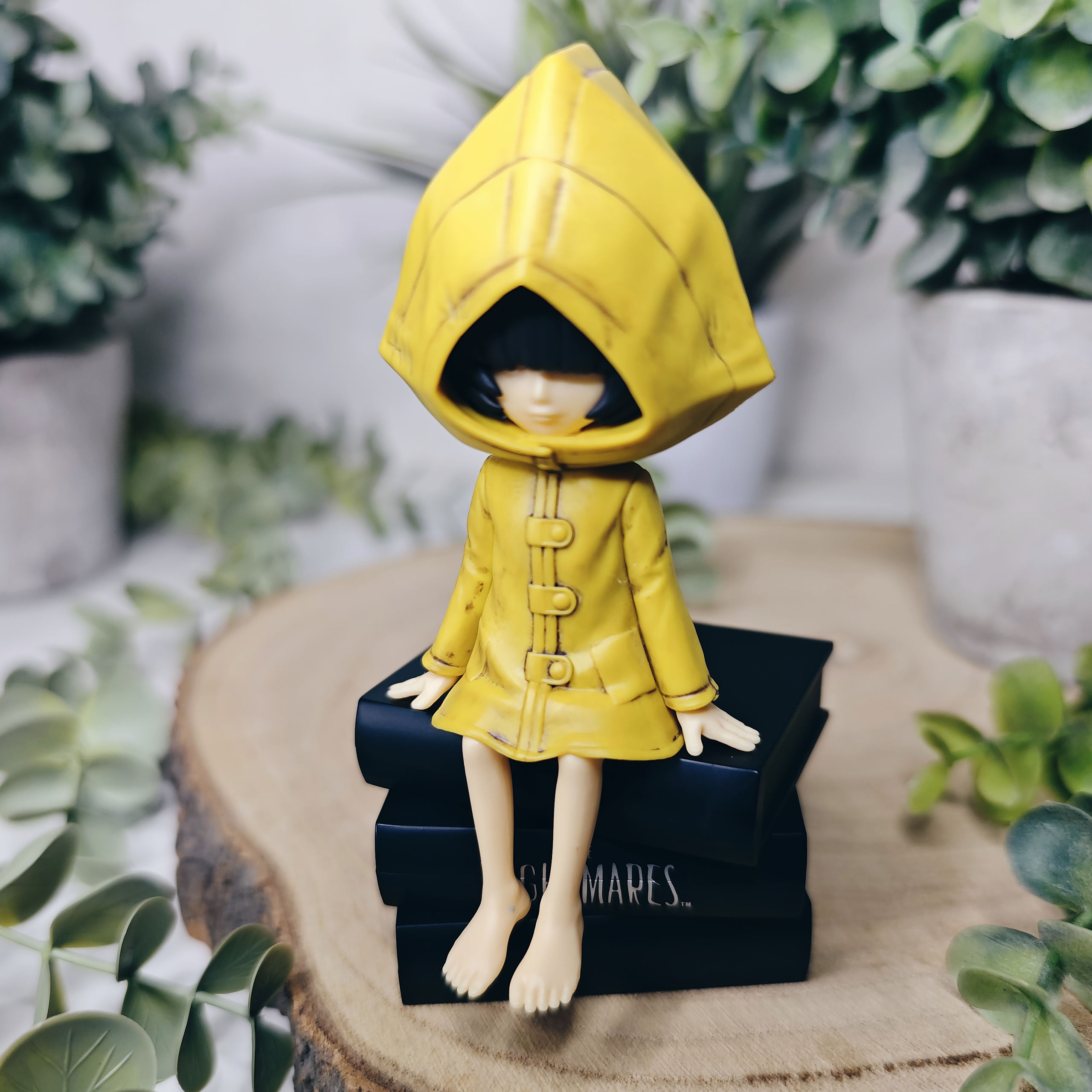 Little Nightmares - Six Monitor Top Figure | Elbenwald