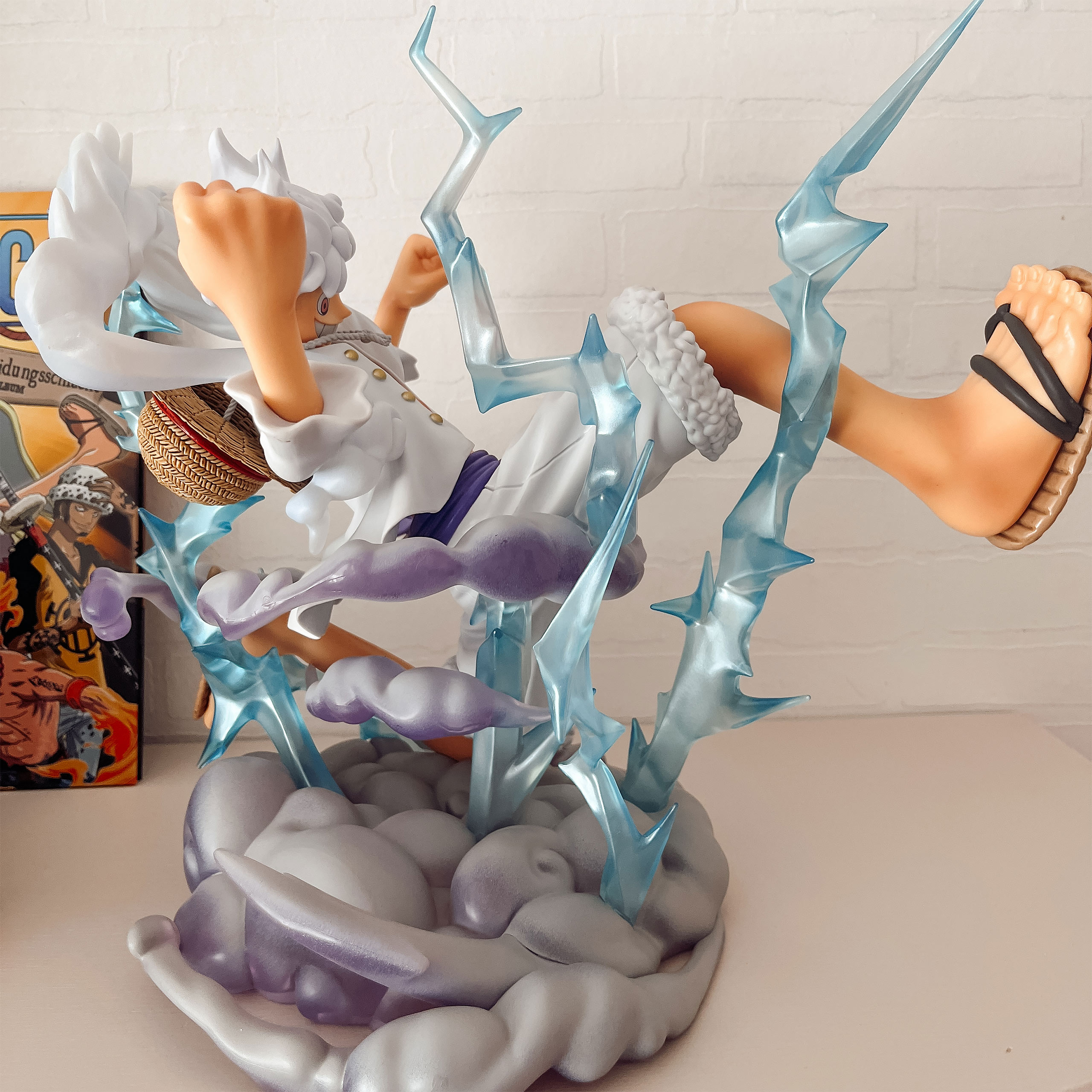 One Piece: Gear 5 - Monkey D. Luffy Reuzenstandbeeld