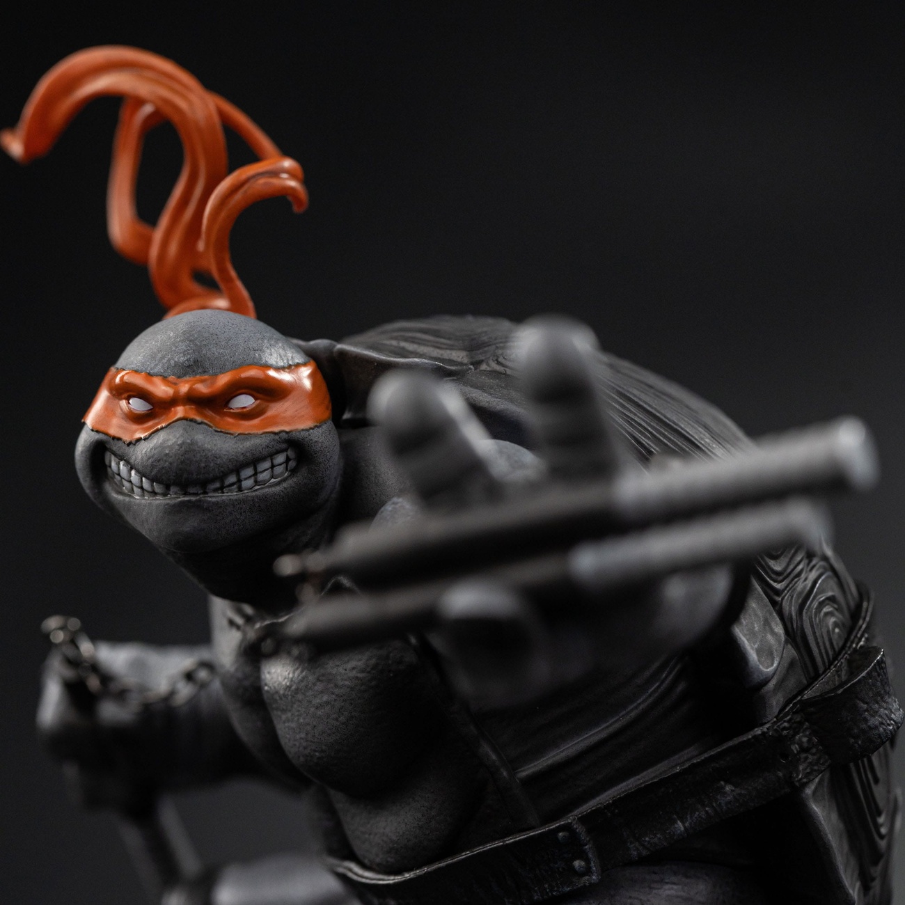 Teenage Mutant Ninja Turtles Art Scale-staty 1/10 Michelangelo Svartvit Variant 26 cm heo exclusive