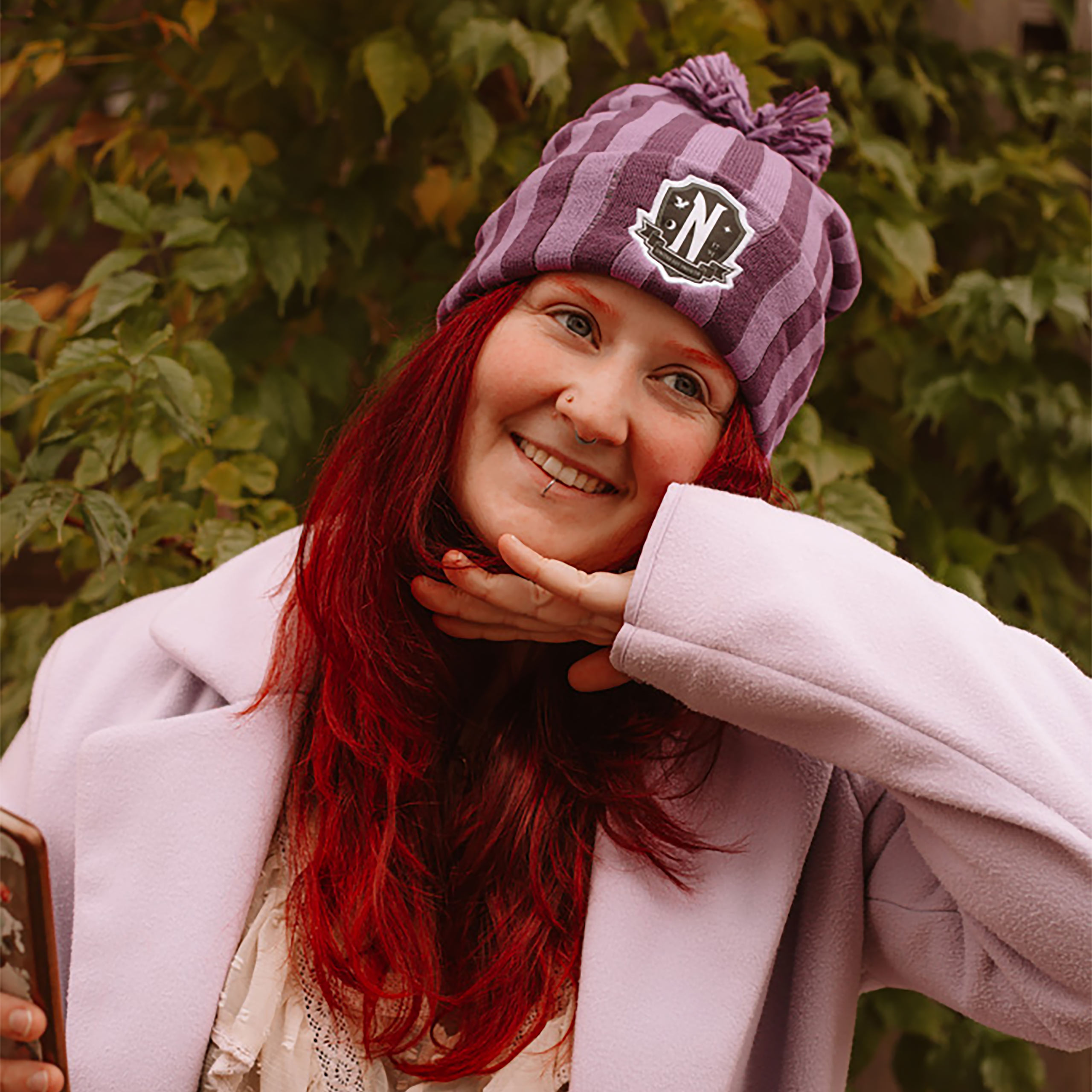 Wednesday - Berretto con pompon logo Nevermore