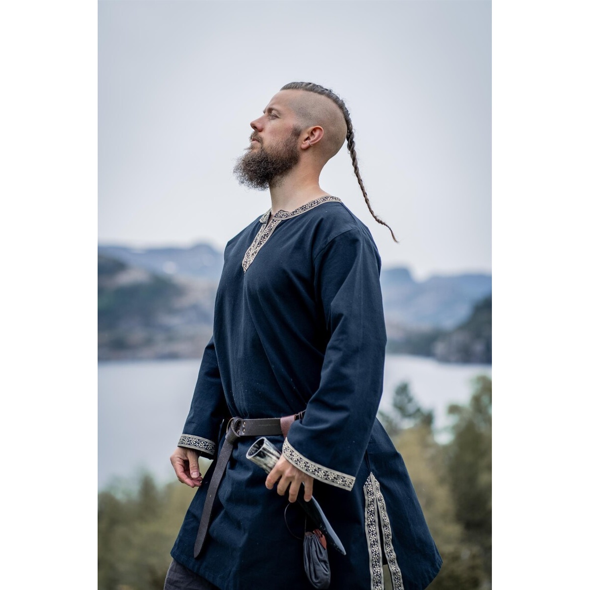 Tunique médiévale avec bordure Halvor noir