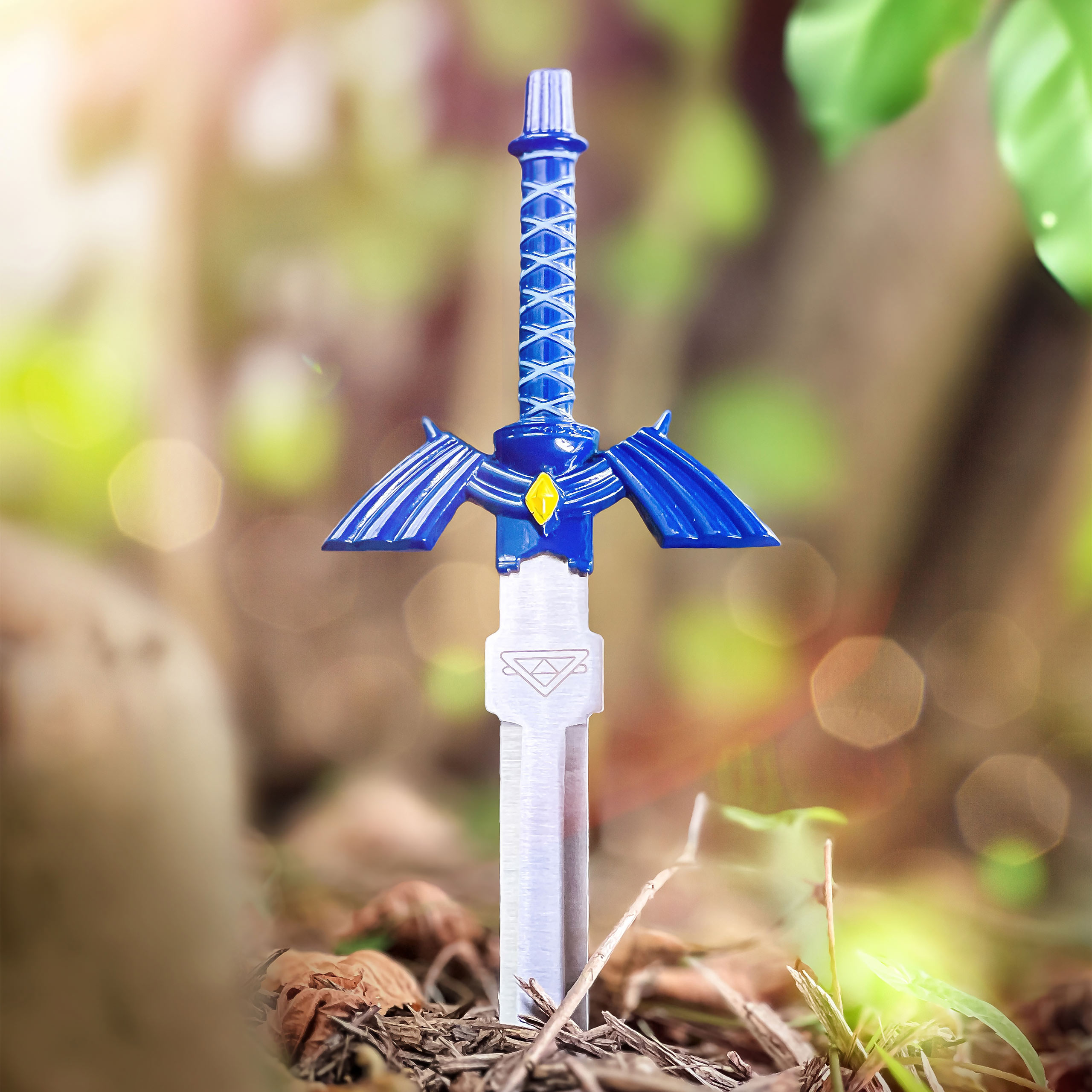 Replica in miniatura della Master Sword con fodero per fan di Zelda