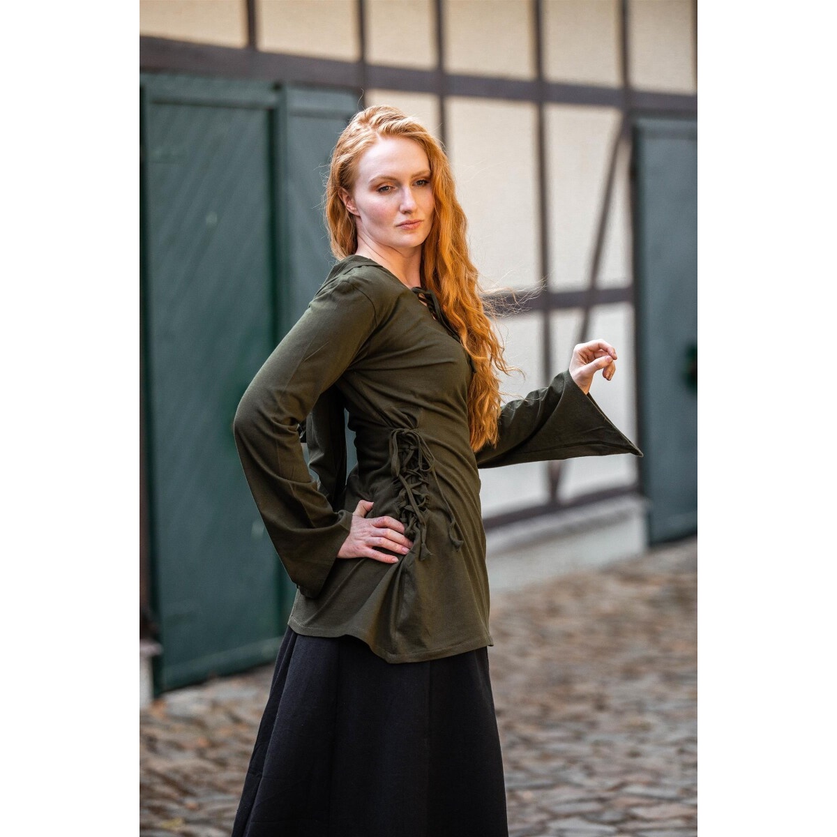 Bluzka średniowieczna Lea z kapturem i sznurowaniem zielona
