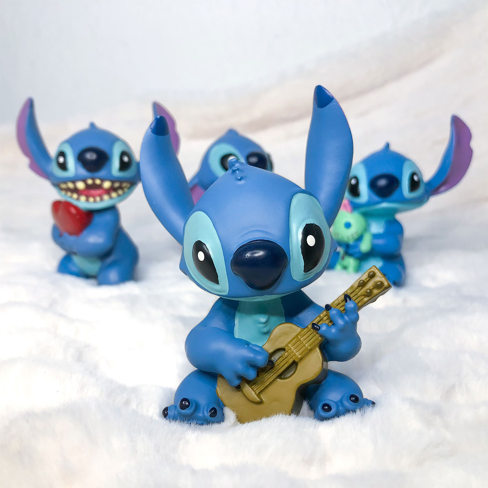 Lilo & Stitch - Figurine Stitch avec guitare