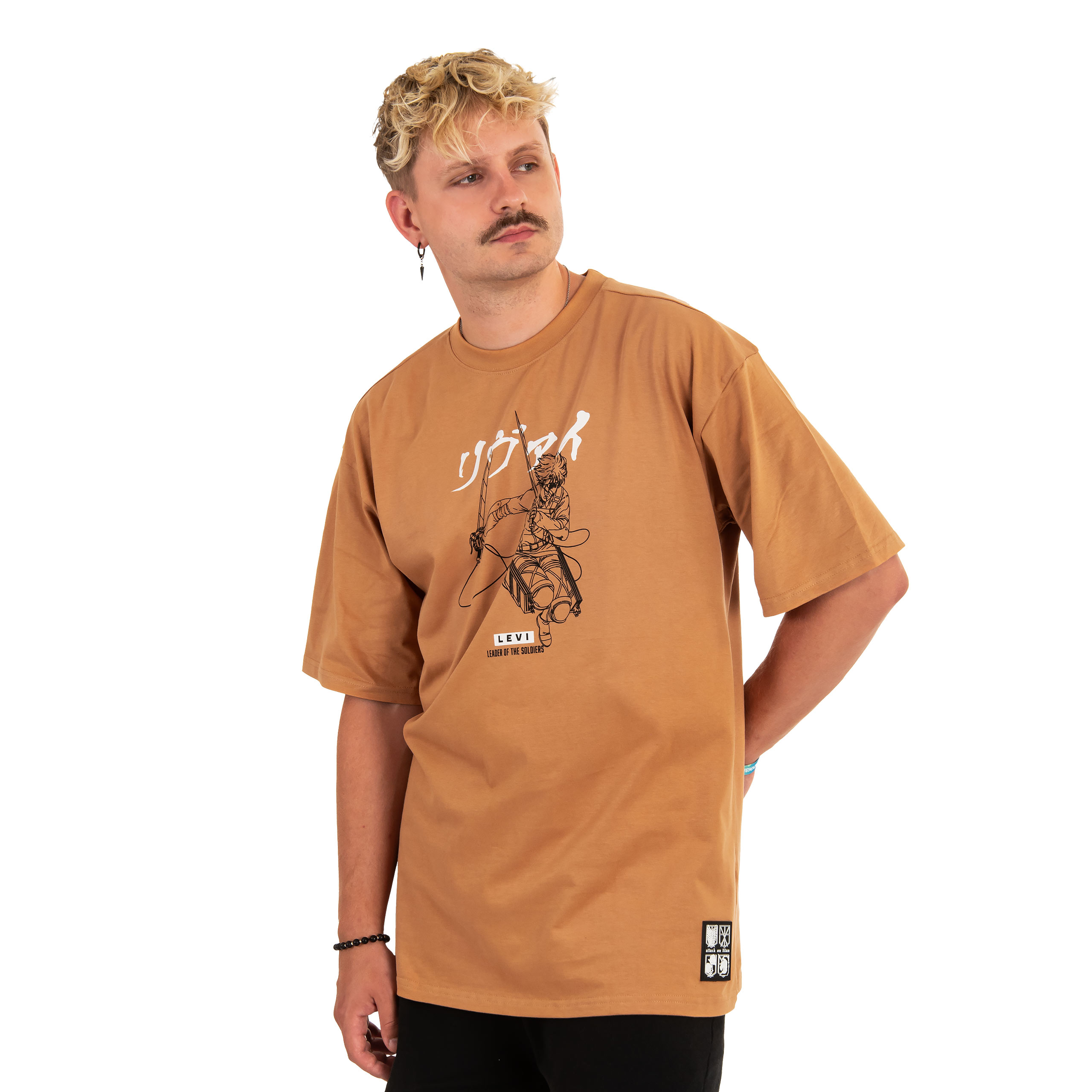 Attack on Titan - Levi Oversize T-Shirt Arancione