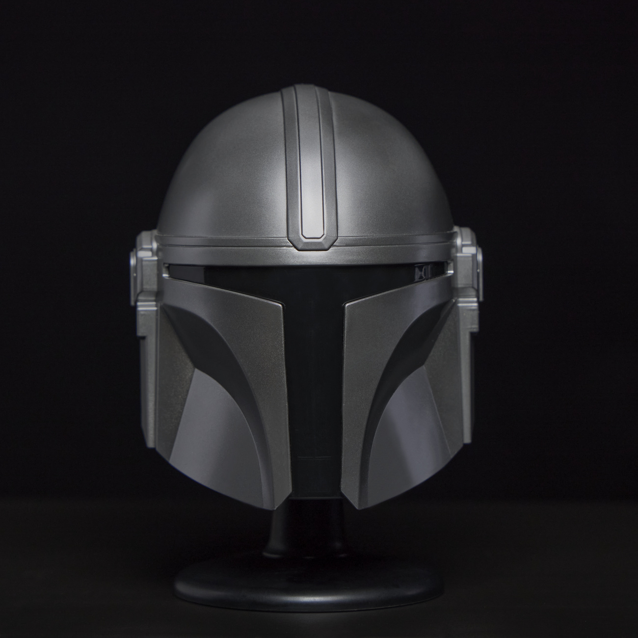Star Wars – mini replika hełmu Mandalorianina na podstawce