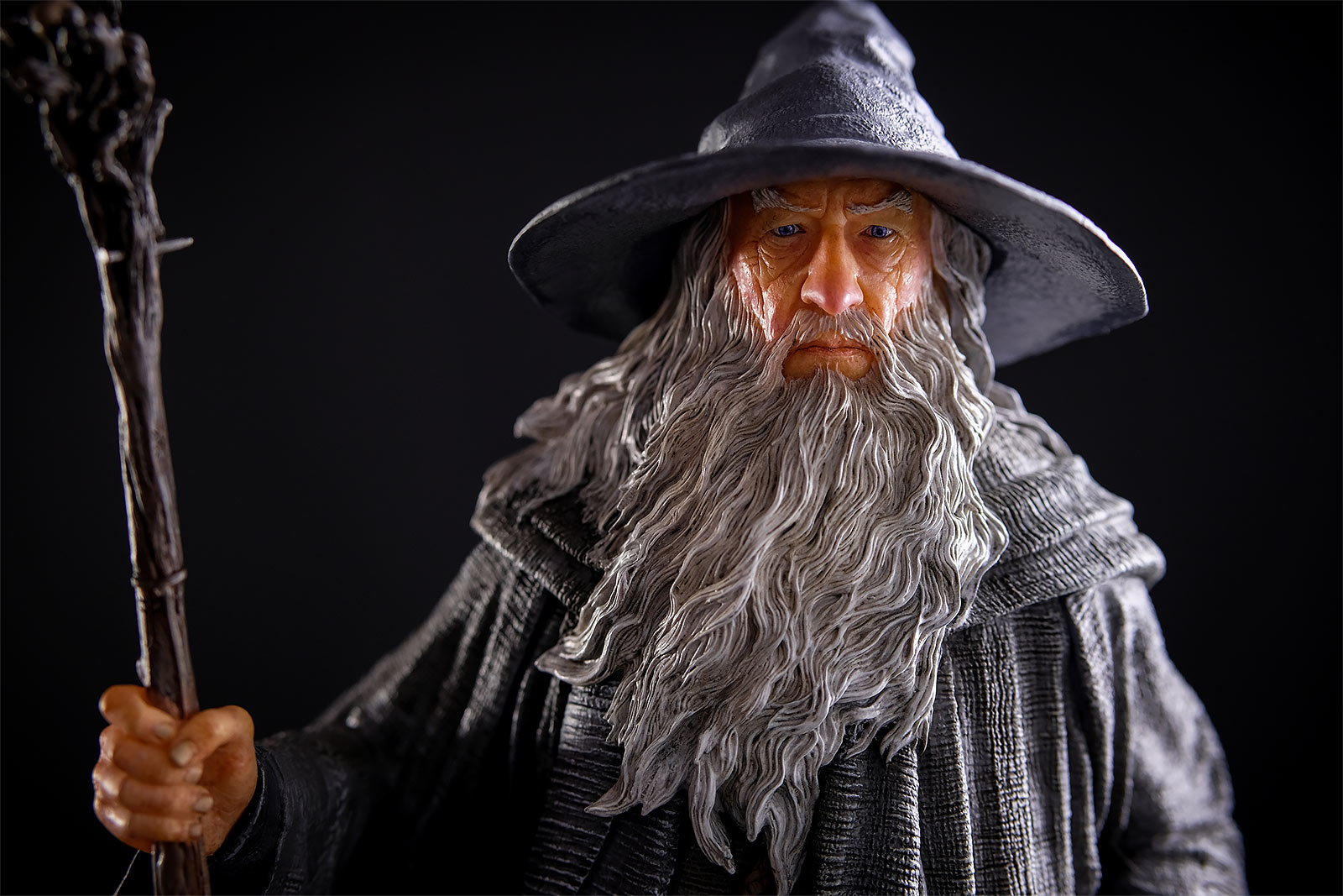 Le Seigneur des Anneaux - Gandalf le Gris Classic Series Deluxe Figurine 35 cm