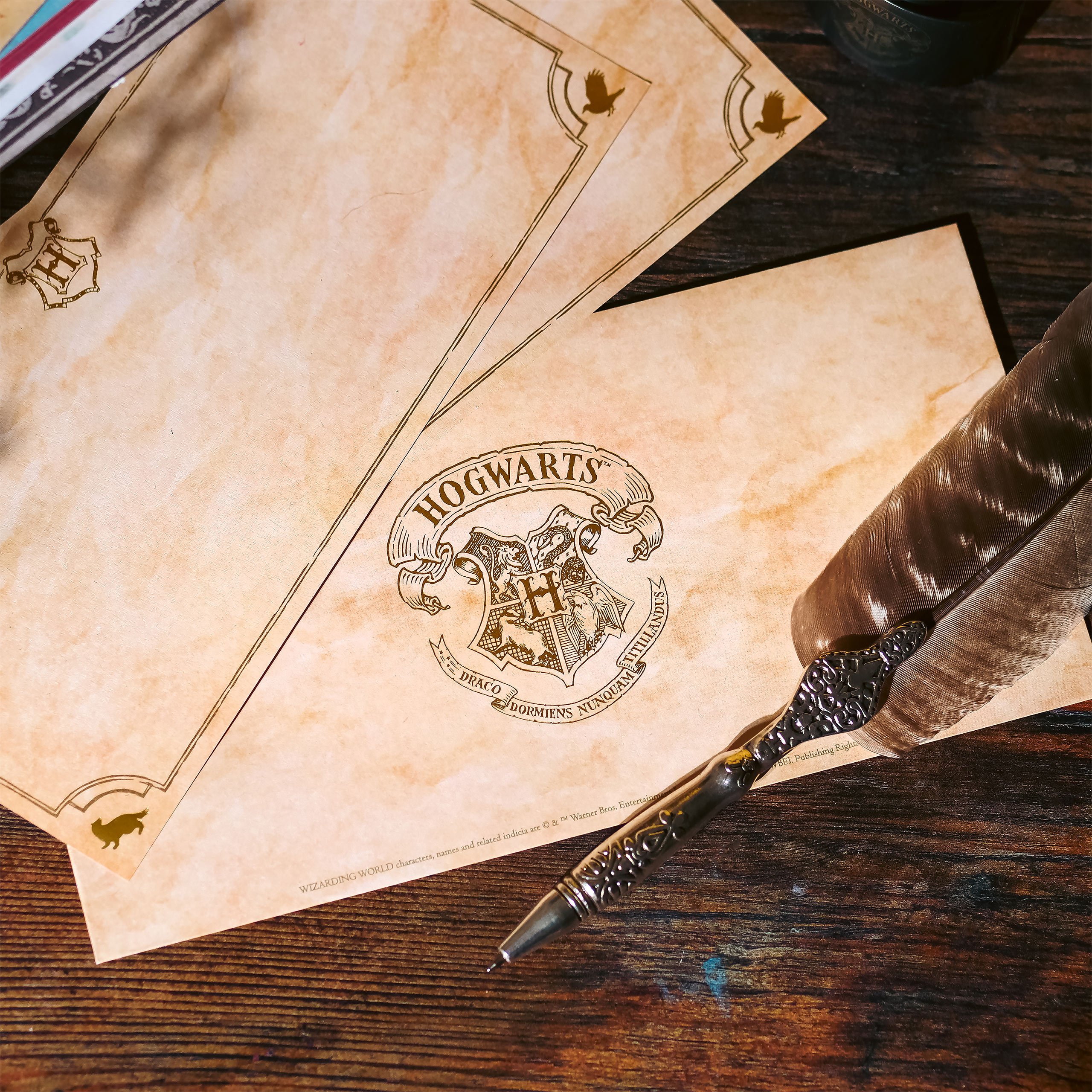 Harry Potter - Schreibfeder mit Hogwarts Briefpapier Set