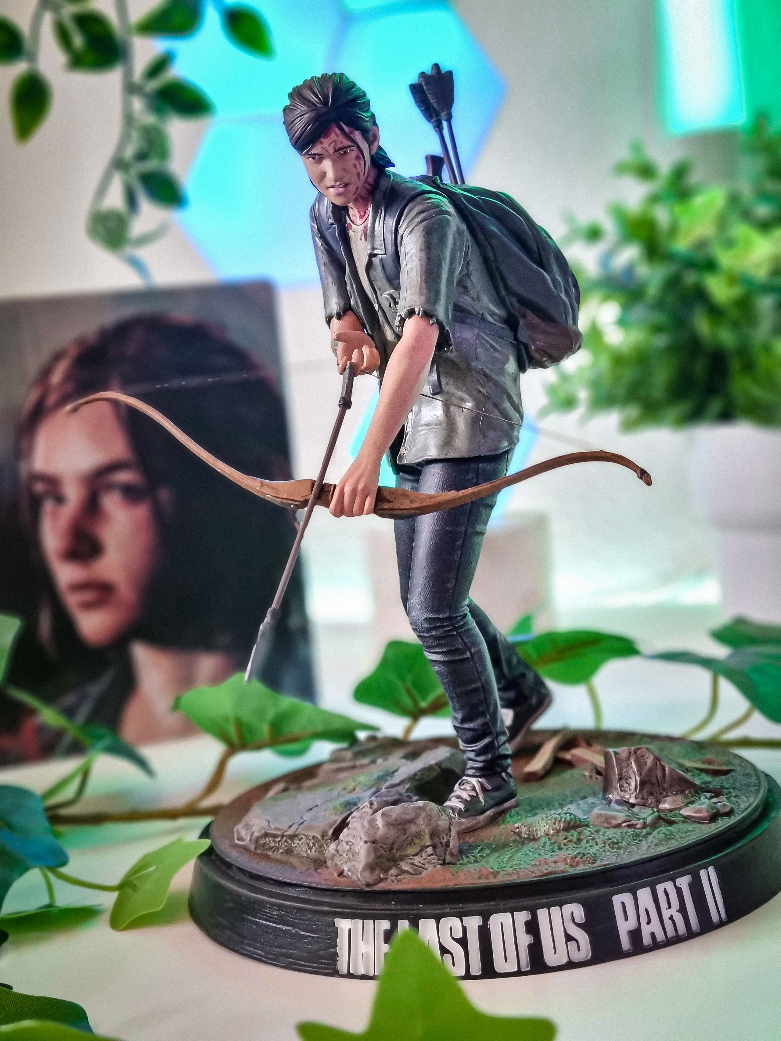 The Last of Us - Statue d'Ellie avec arc 21 cm