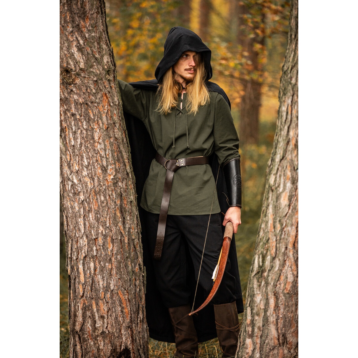 Capa medieval Johannes negra
