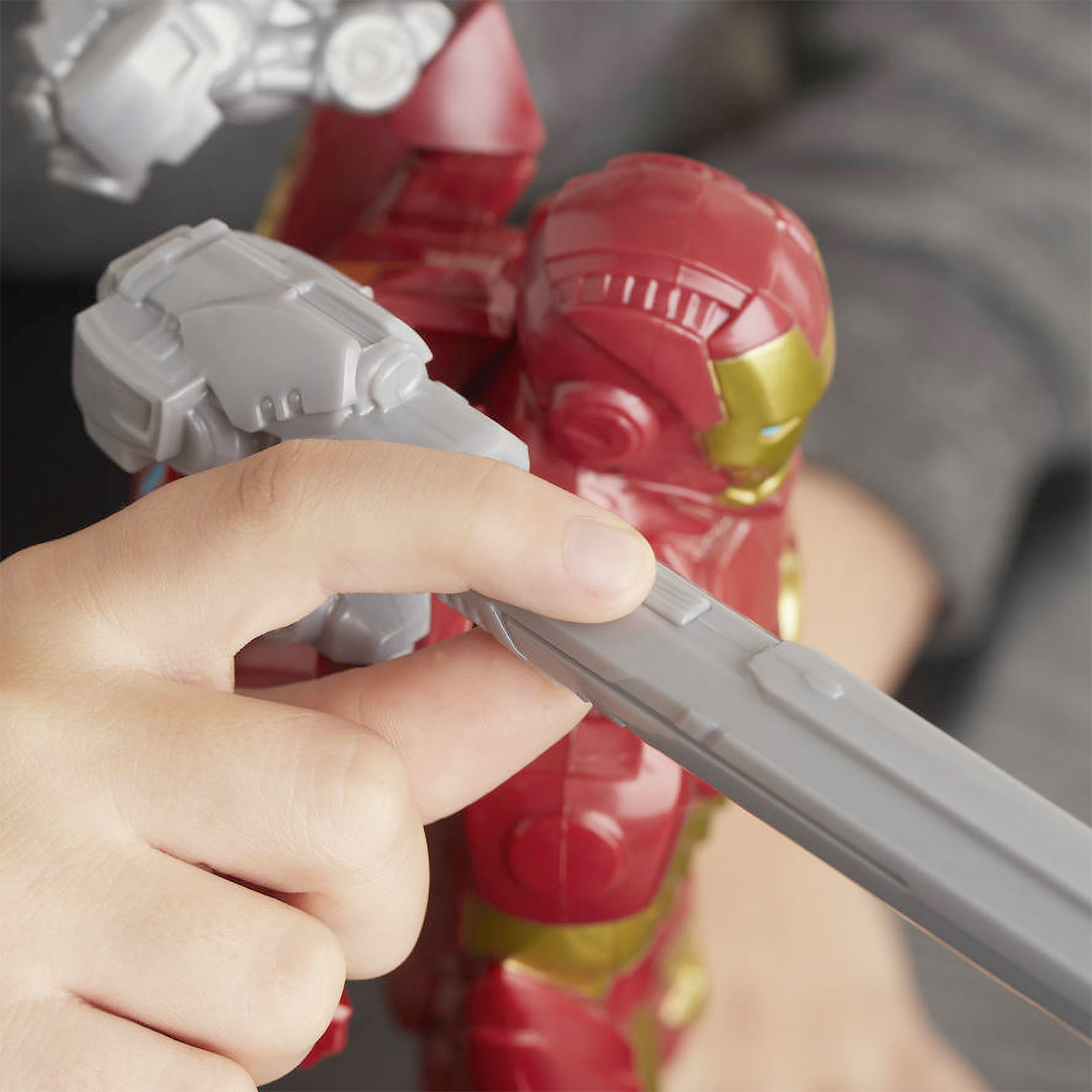 Avengers - Iron Man Blast Gear Actionfigur 29 cm