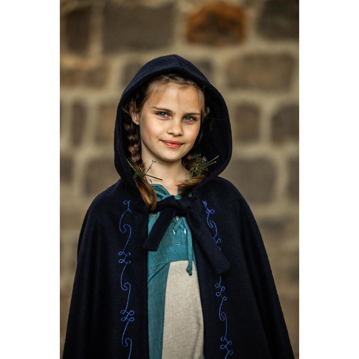 Mantello medievale in lana con ricamo per bambini