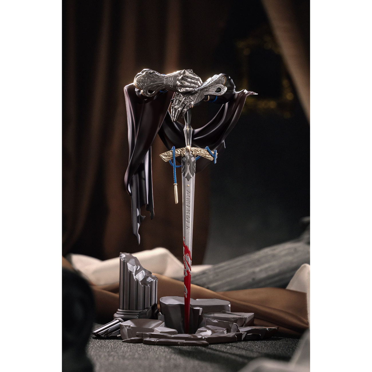 Reverse: 1999 Limepie Series PVC Statue Knight 17 cm