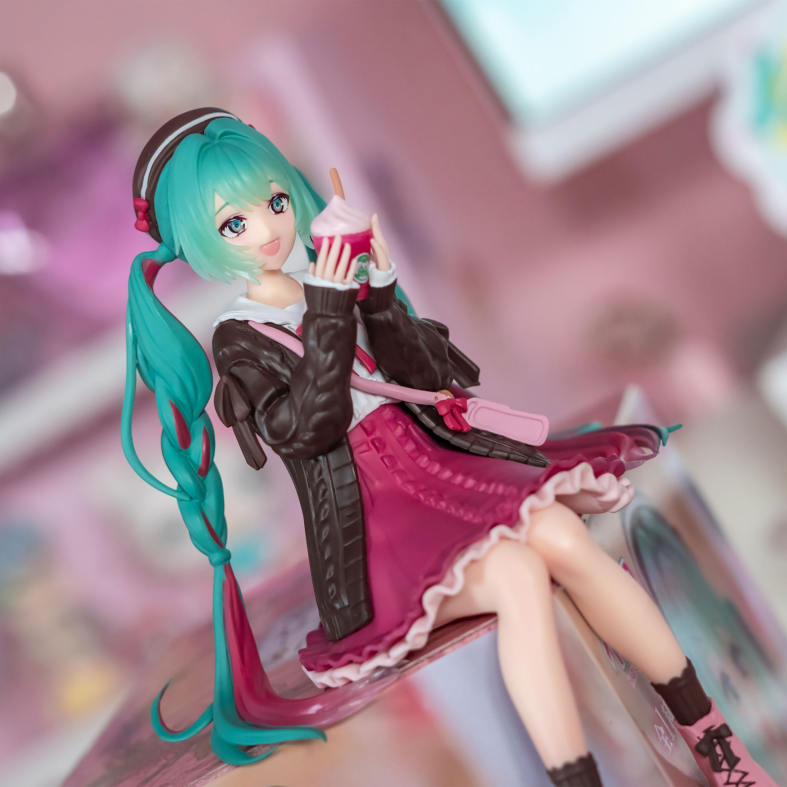 Hatsune Miku - Autumn Date Pink Noodle Stopper Figure