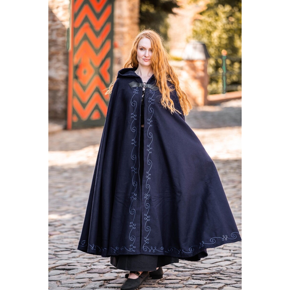 Medieval Cloak with Embroidery and Clasp Gesa