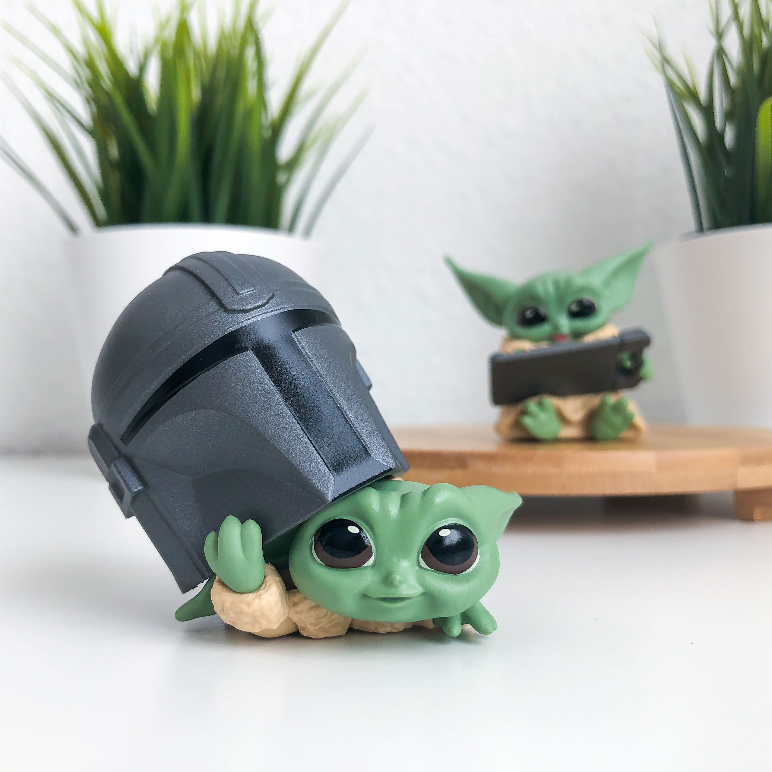 Grogu with Helmet and Tablet Mini Figure Set - Star Wars The Mandalorian