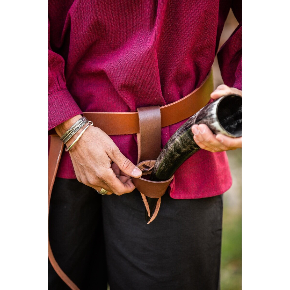 Soporte para cuerno medieval de cuero