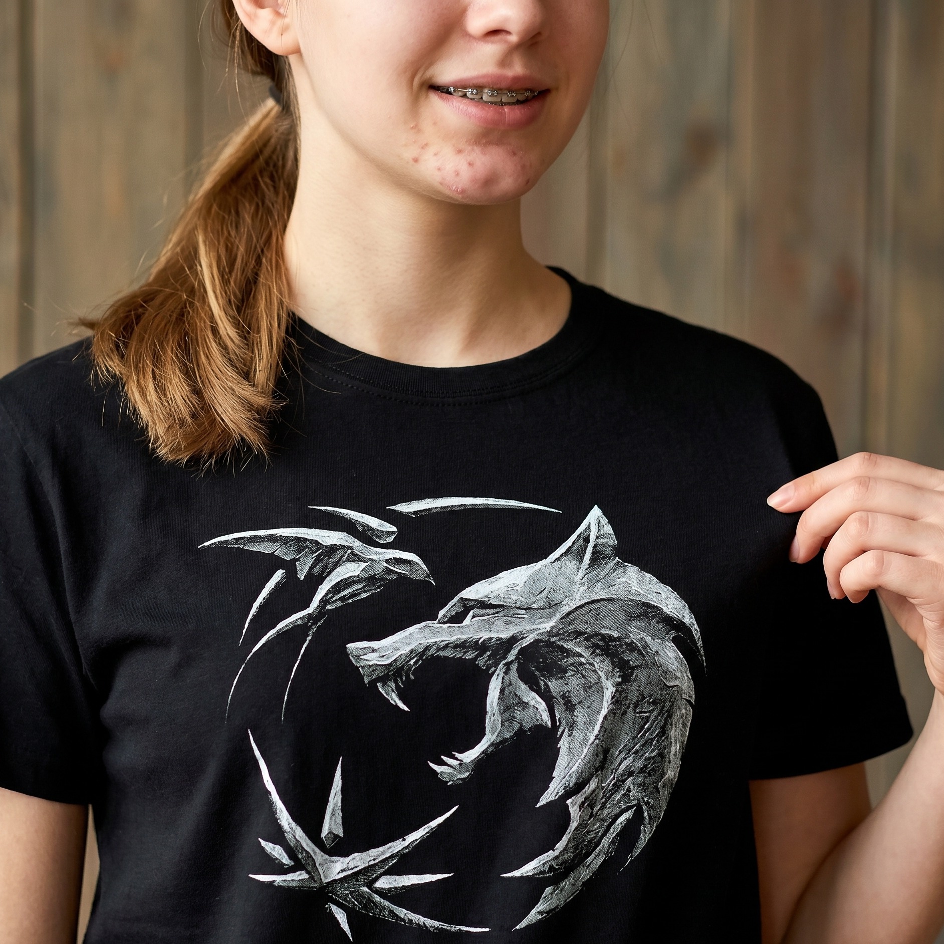 Witcher - Camiseta Emblema de Lobo negra