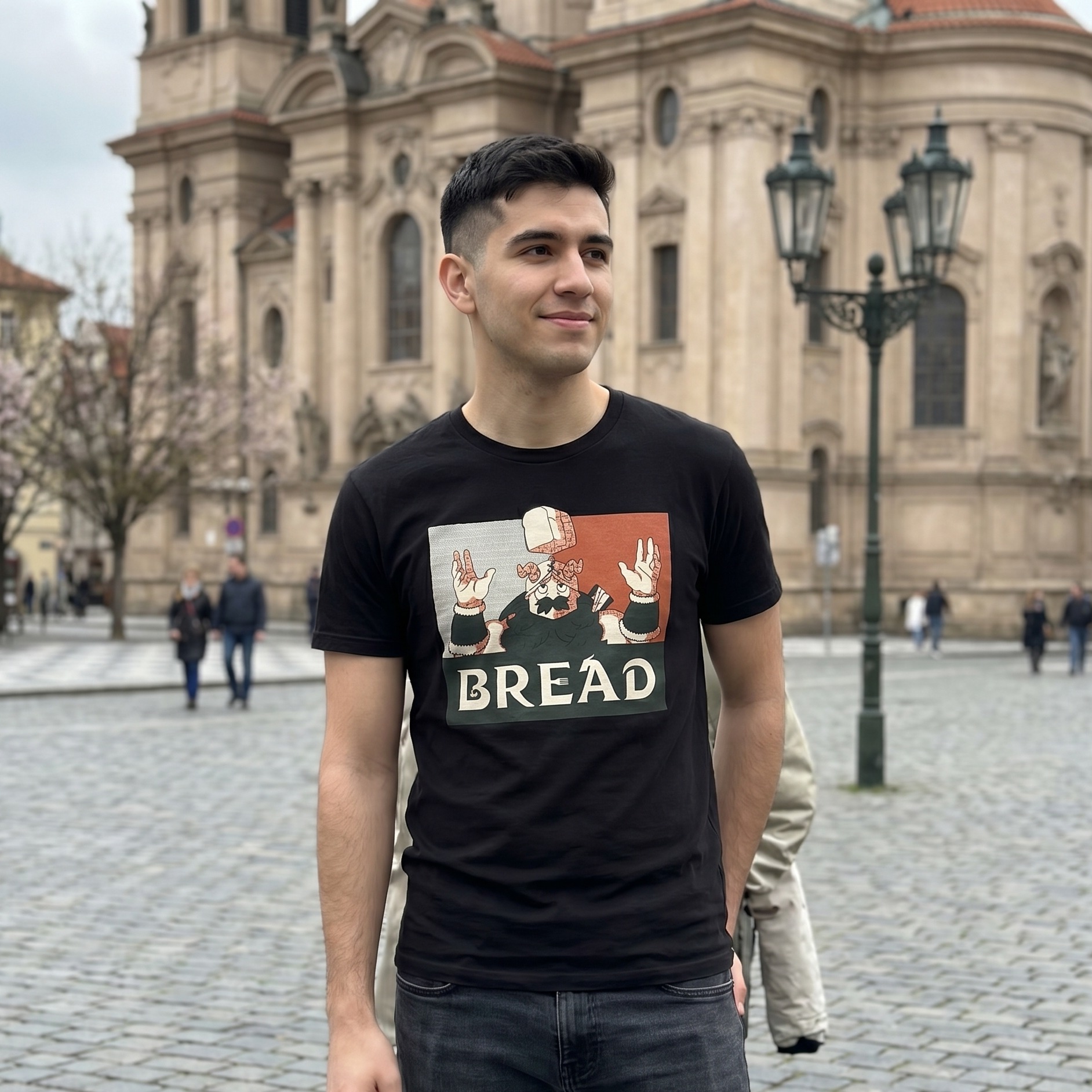 T-shirt Bread per i fan di Delicious in Dungeon