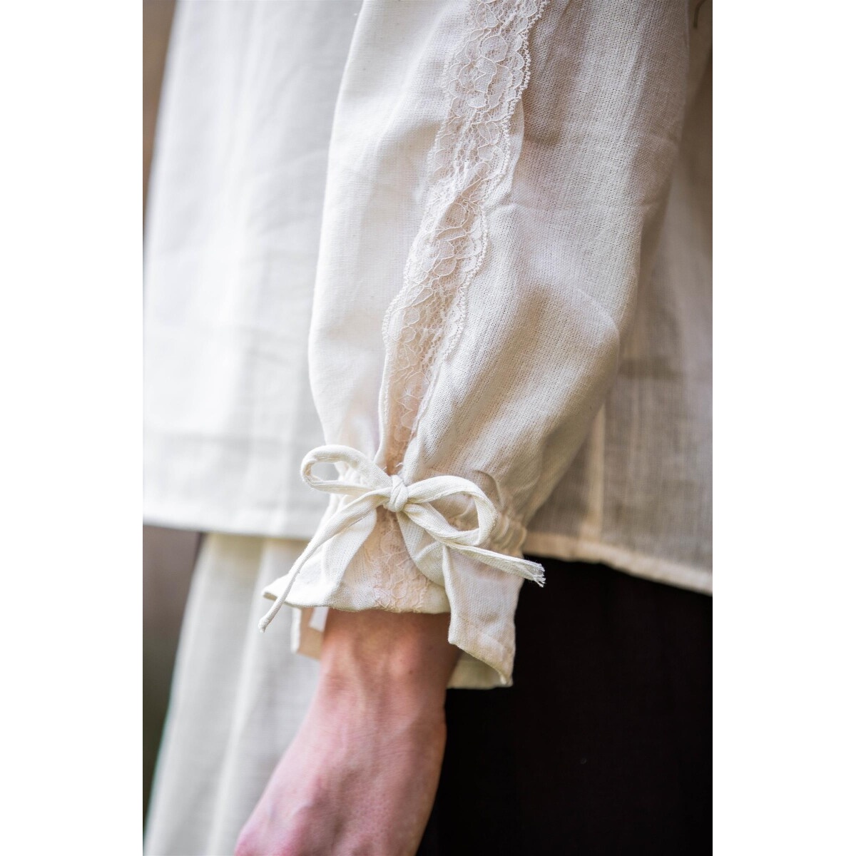 Średniowieczna bluzka z koronką Bettina beżowa