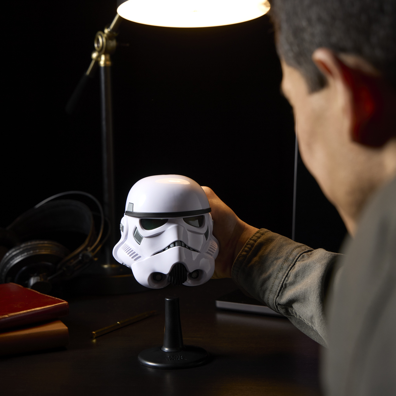 Star Wars - Stormtrooper Mini Helm Replik auf Base