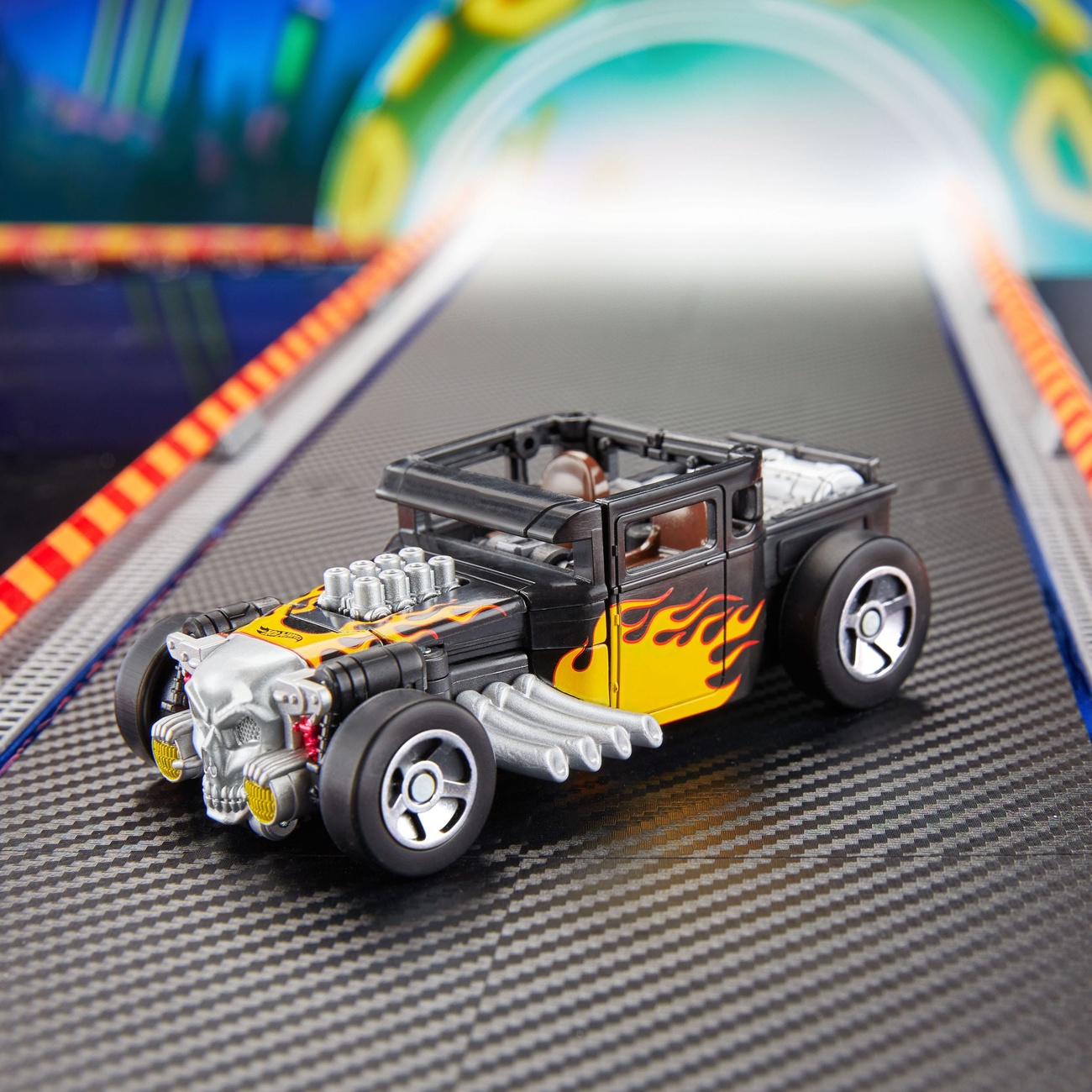 Figurine articulée Hot Wheels x Transformers Bone Shaker 12 cm