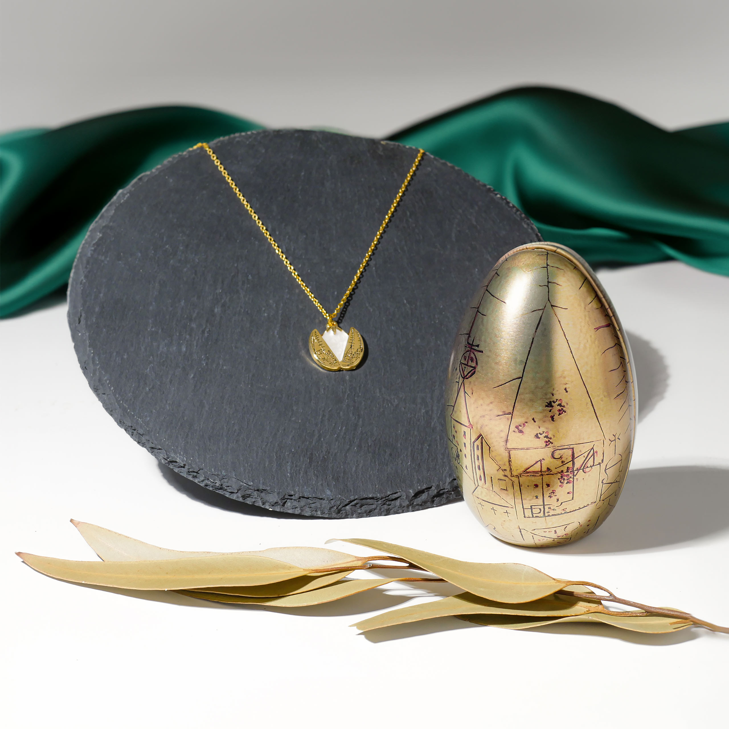 Harry Potter - The Golden Egg Gift Box with Necklace